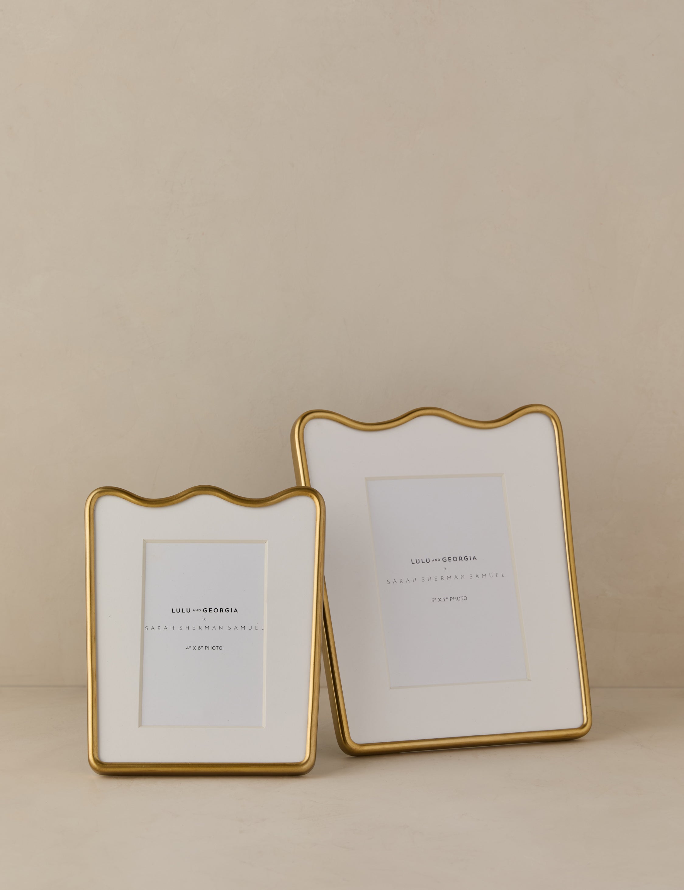 Rook Picture Frame | Chic Wavy Silhouette, Exclusive Design