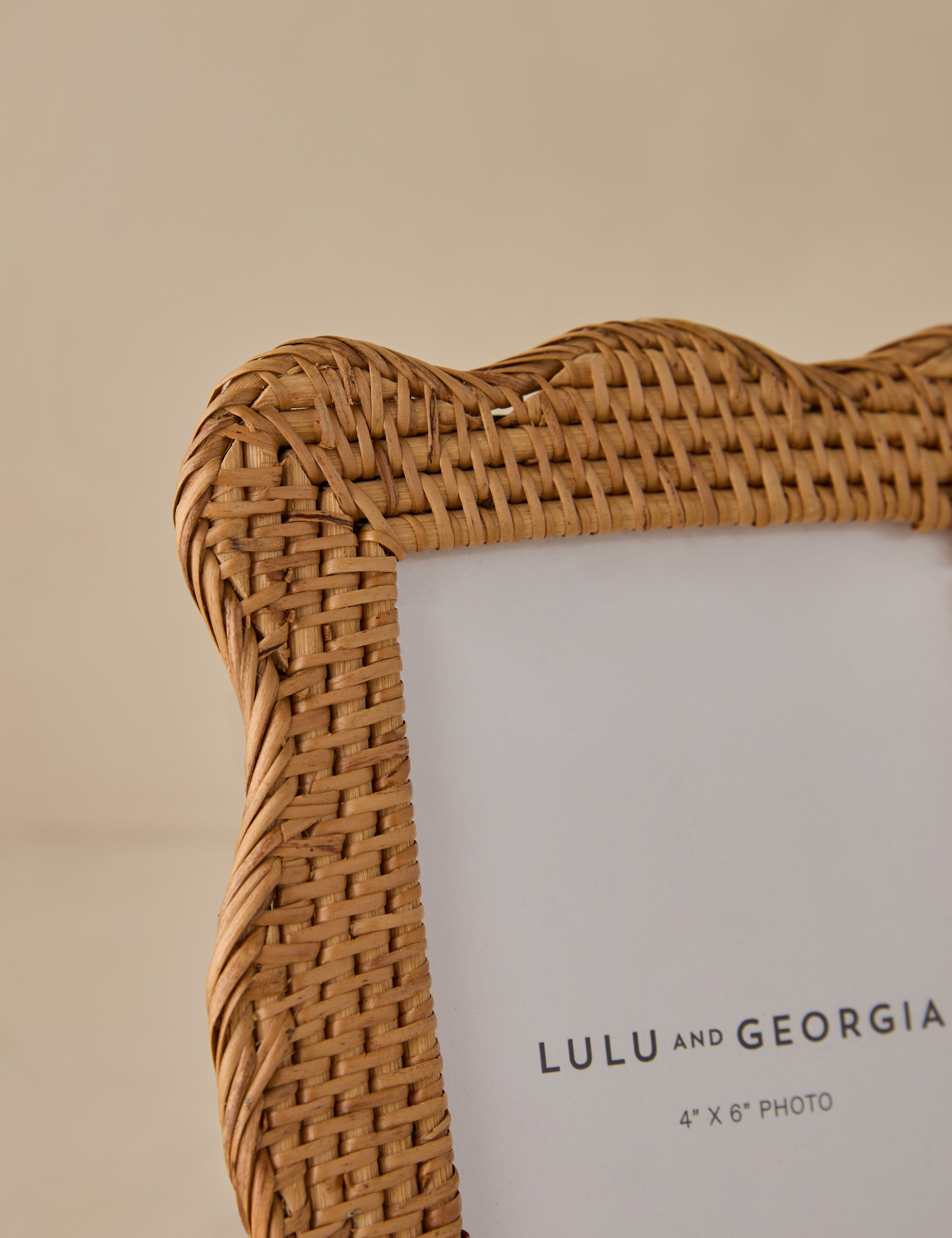 Bela Rattan Picture Frame | Artisanal Finish, Scalloped Design