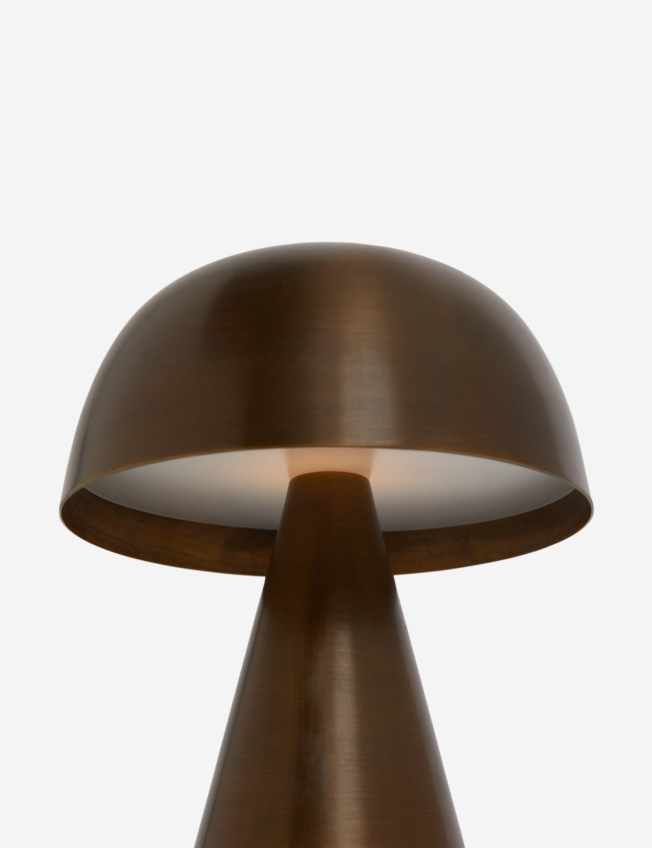 Wynter Cordless Table Lamp | Sleek, Portable Design