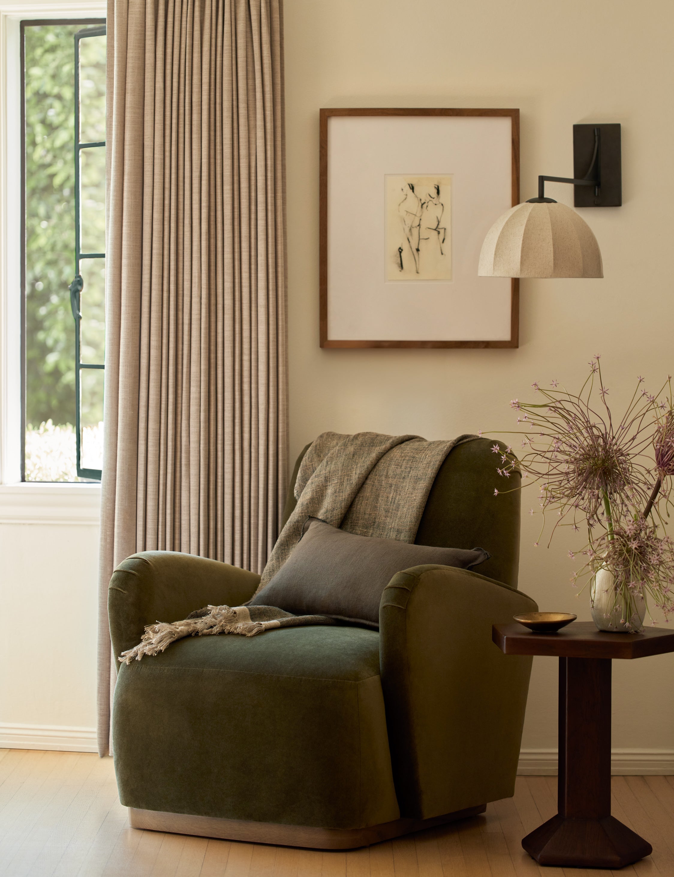 Carys Linen Pillow | Contrast Piping, Two-Tone Design