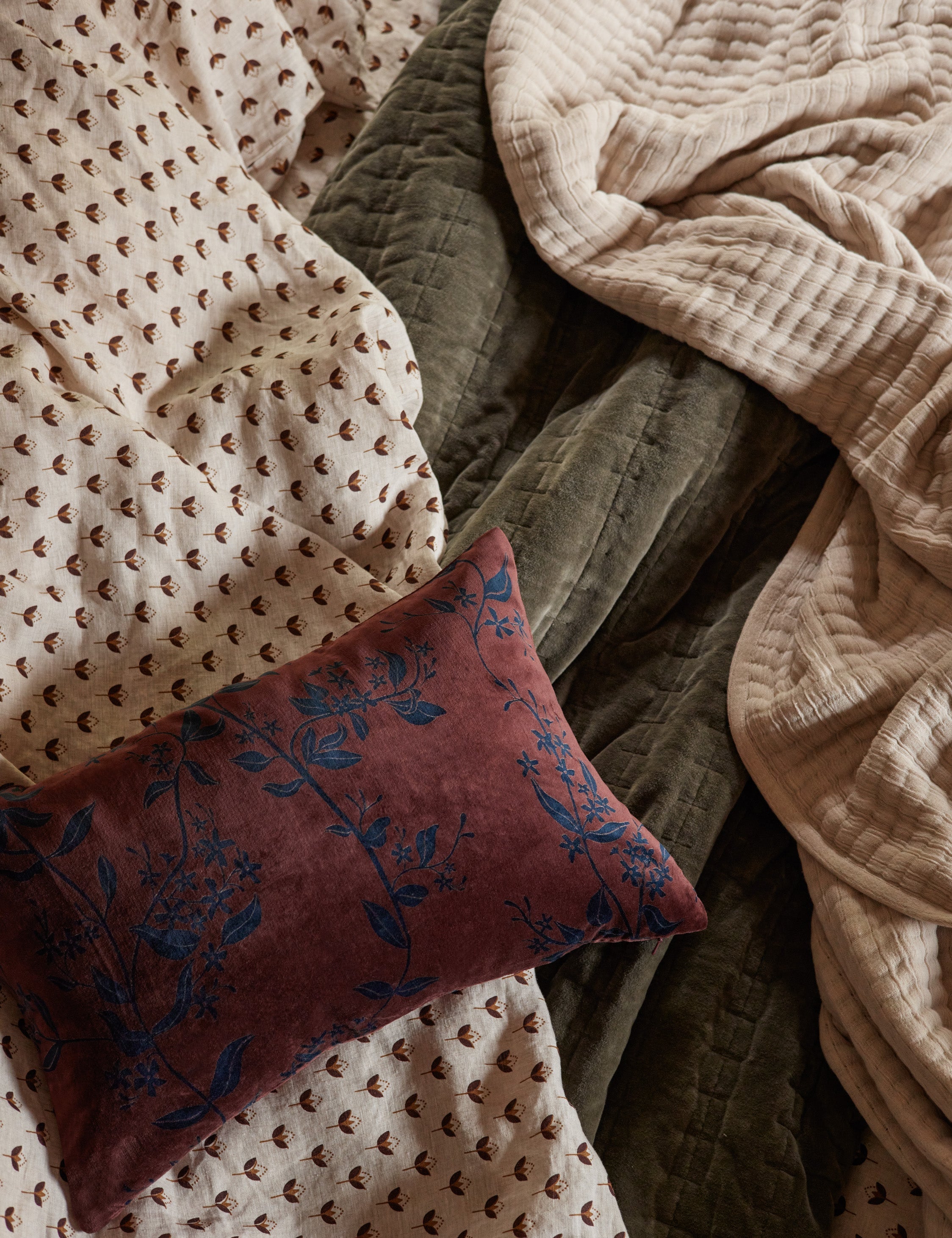 Pavo Linen Sheet Set | Breathable European Flax, Timeless Floral Design