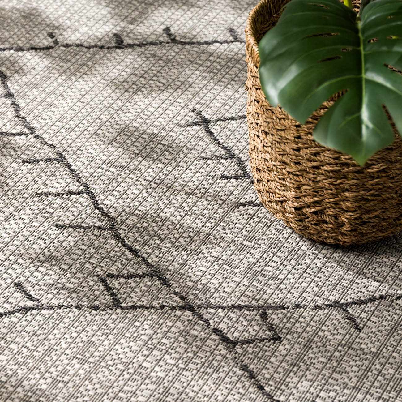 Bristol Outdoor Rug  Machine Woven  100% Polypropylene