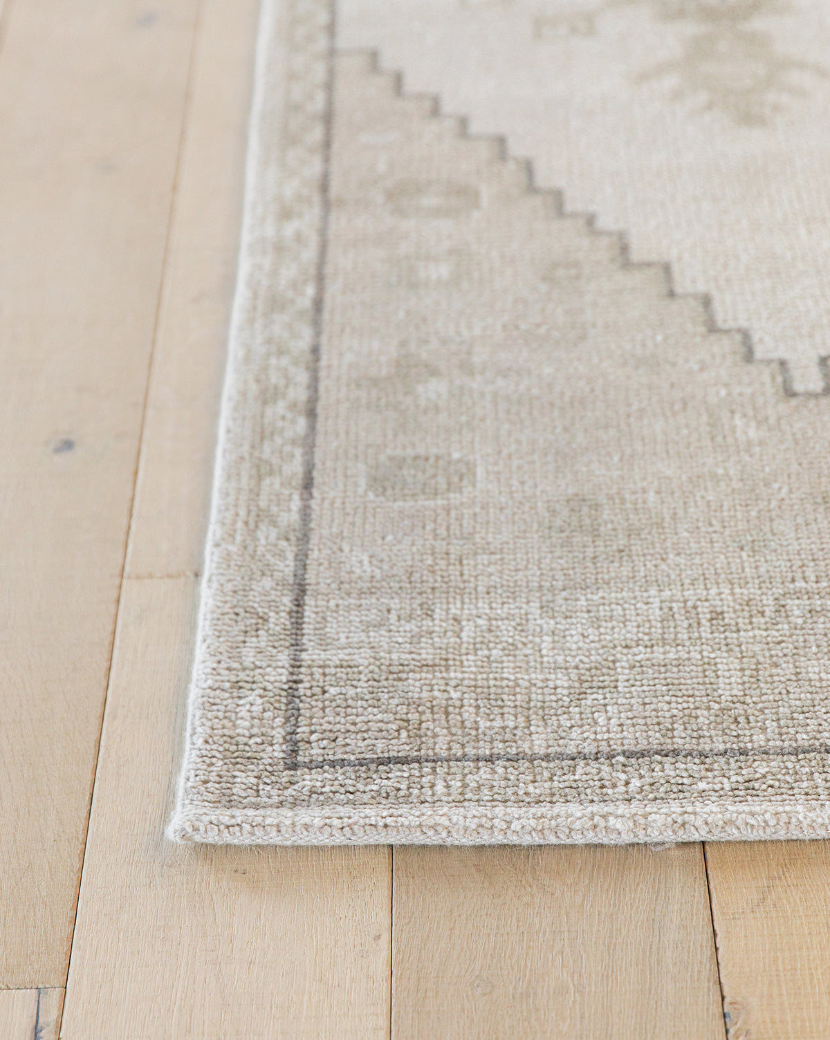 Bello Hand-Knotted Wool Rug  Vintage Inspired Design