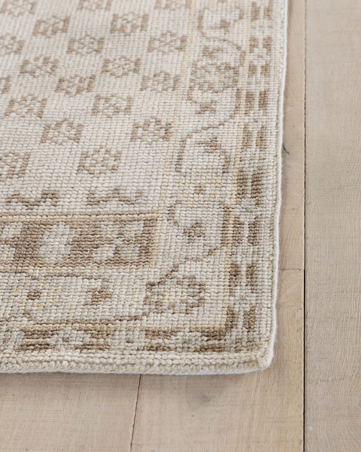 Bela Hand-Knotted Wool Rug  Durable, Neutral Hues