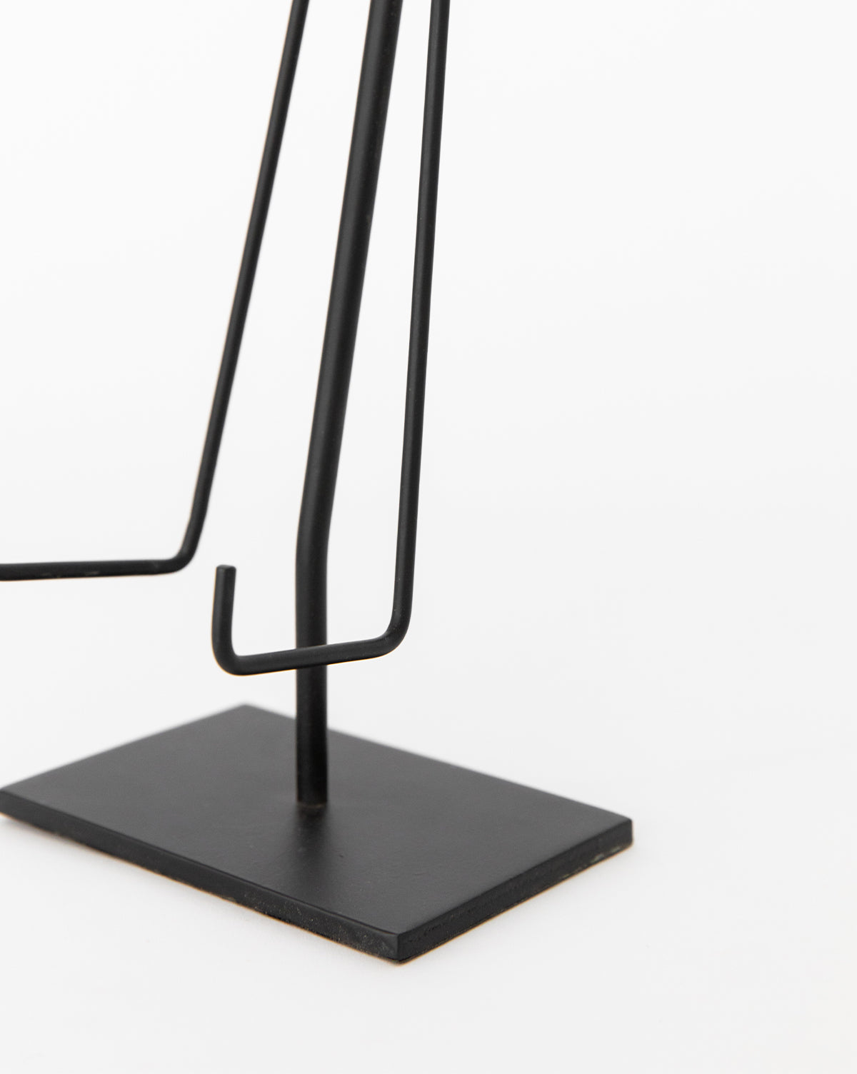 Bella Metal Easel  Elegant Design for Artwork Display