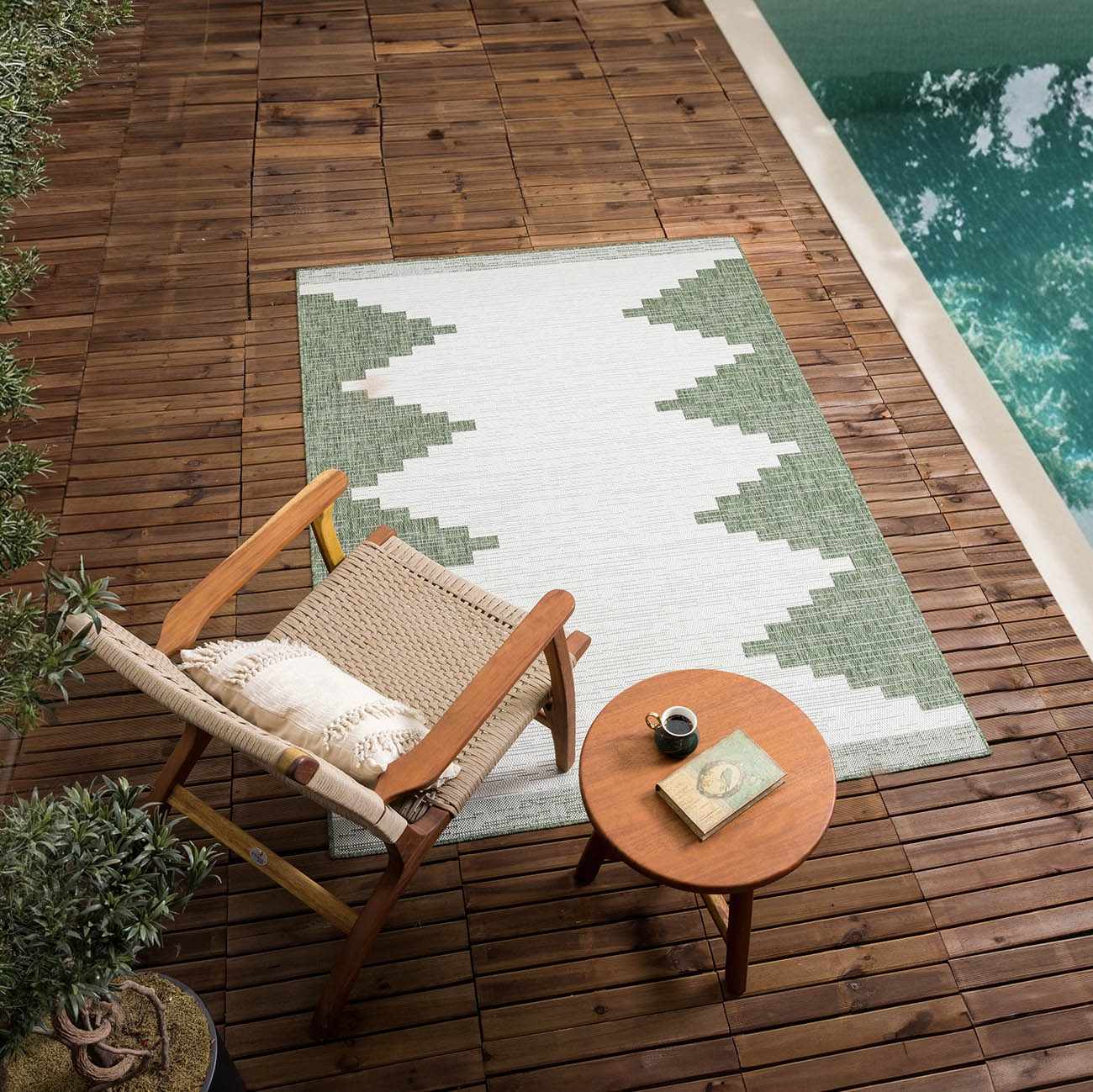 Dune Outdoor Rug  Aztec Pattern, 100% Polypropylene