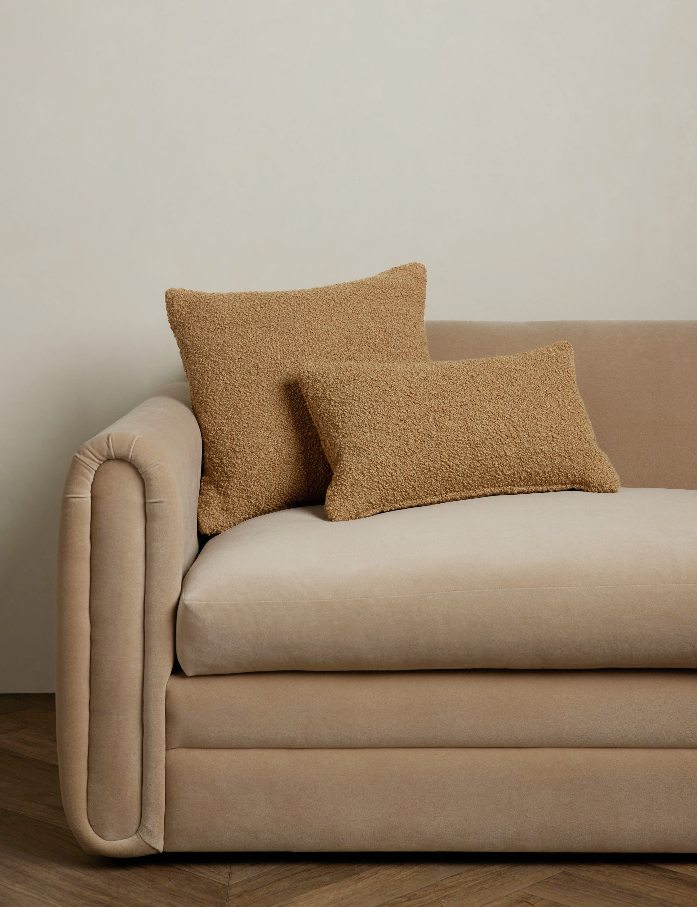 Bela Boucle Pillow | Ultrasoft Woolen Fibers, Solid Design