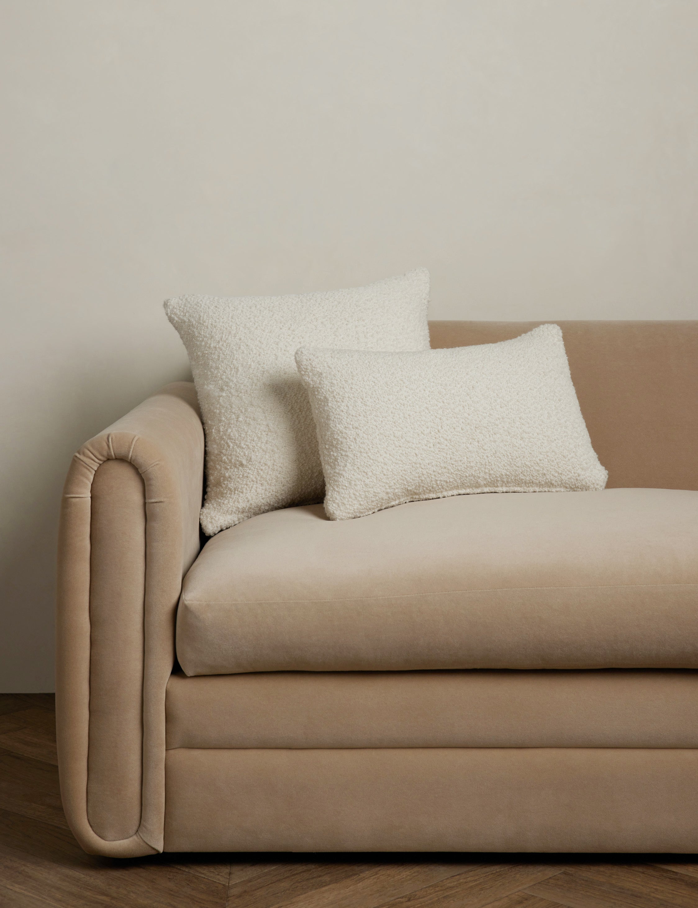 Bela Boucle Pillow | Ultrasoft Woolen Fibers, Solid Design