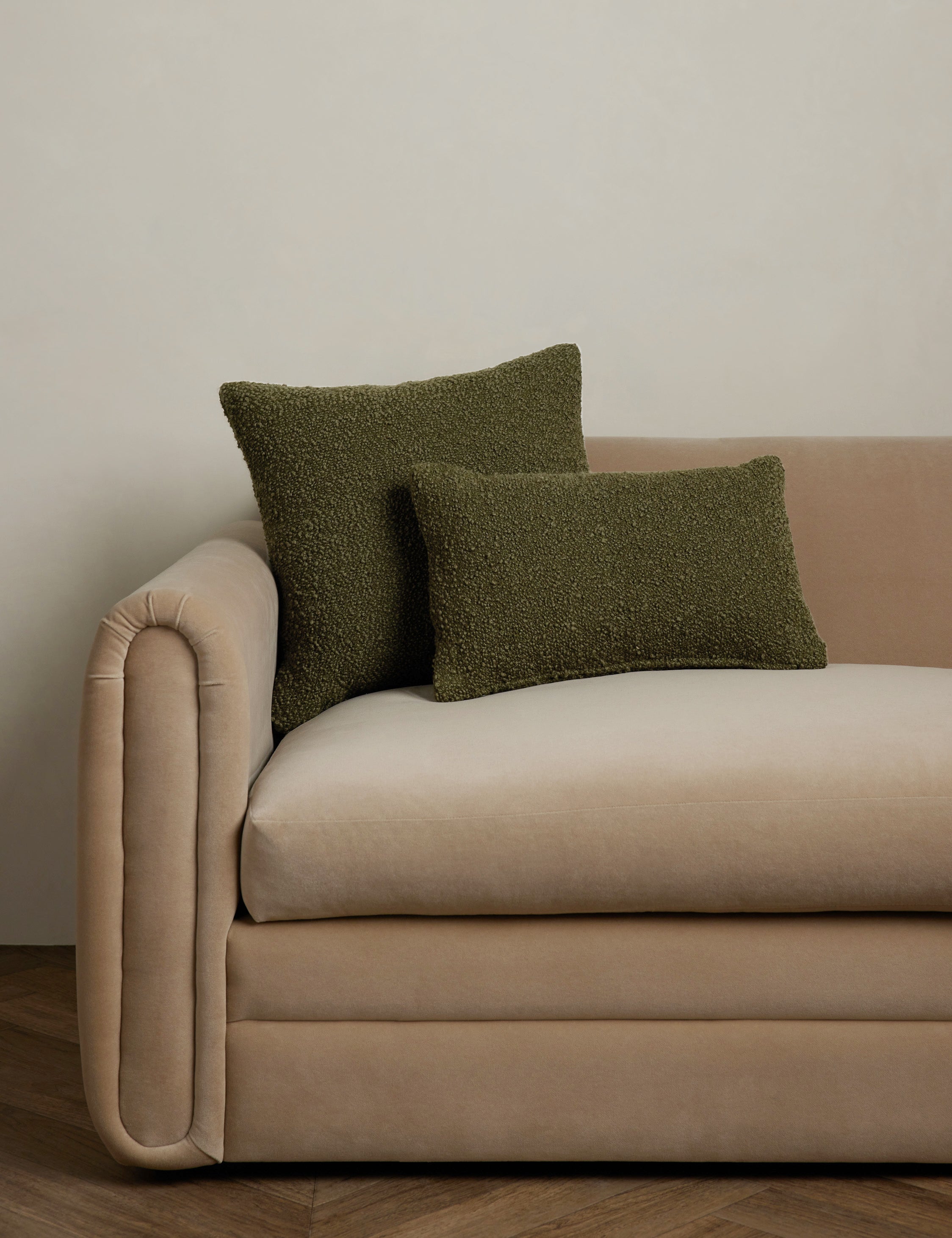 Bela Boucle Pillow | Ultrasoft Woolen Fibers, Solid Design