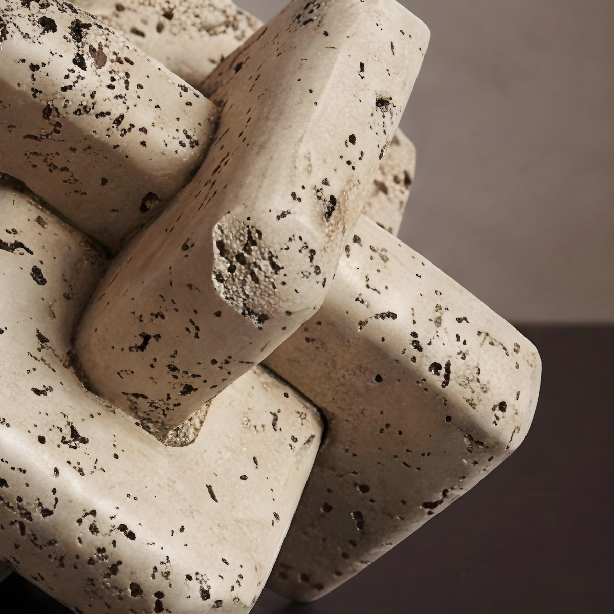 Mira Decorative Link Knot | High-Quality Resin, Neutral Beige