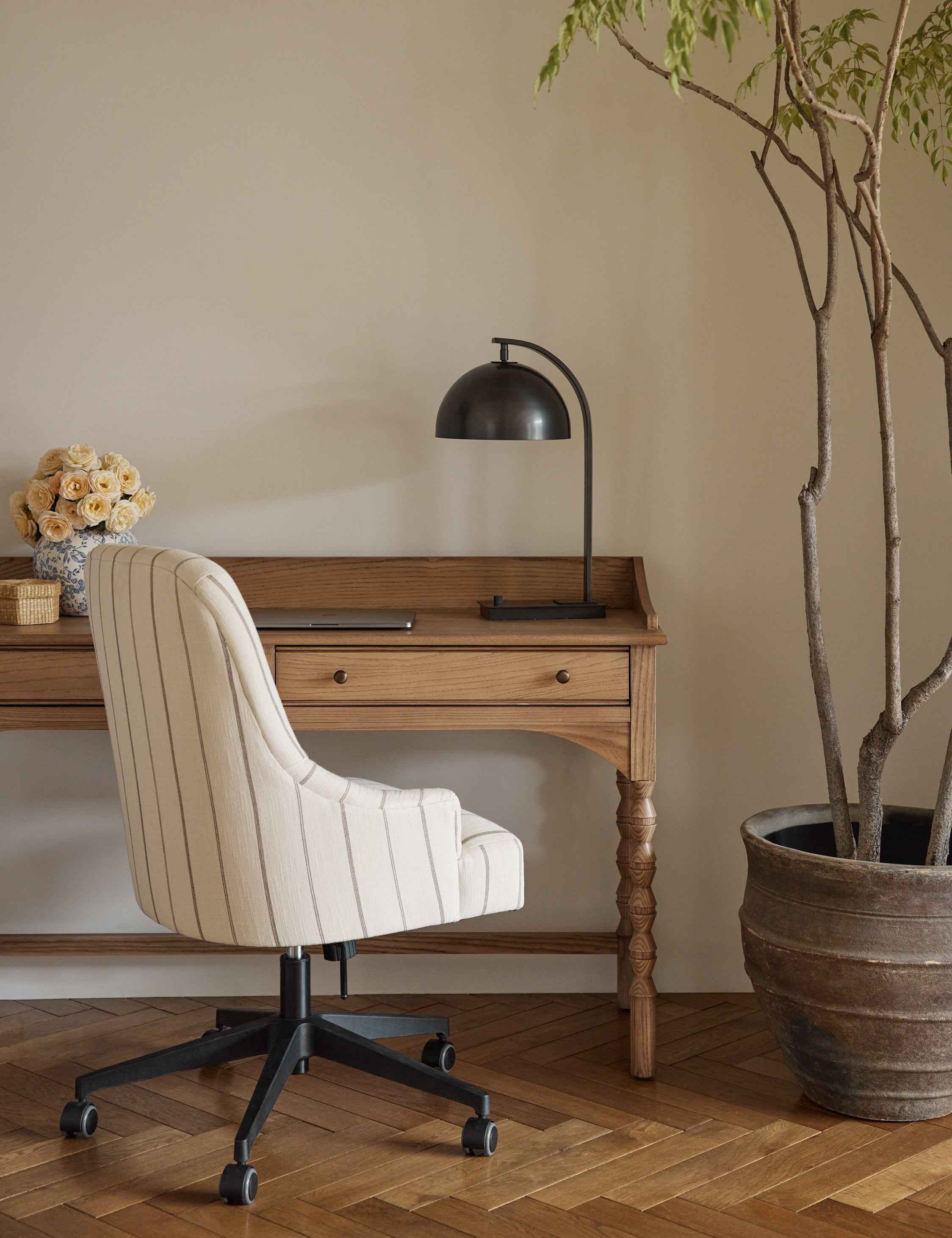 Olio Desk Lamp | Swivel Joint, Exquisite Detailing