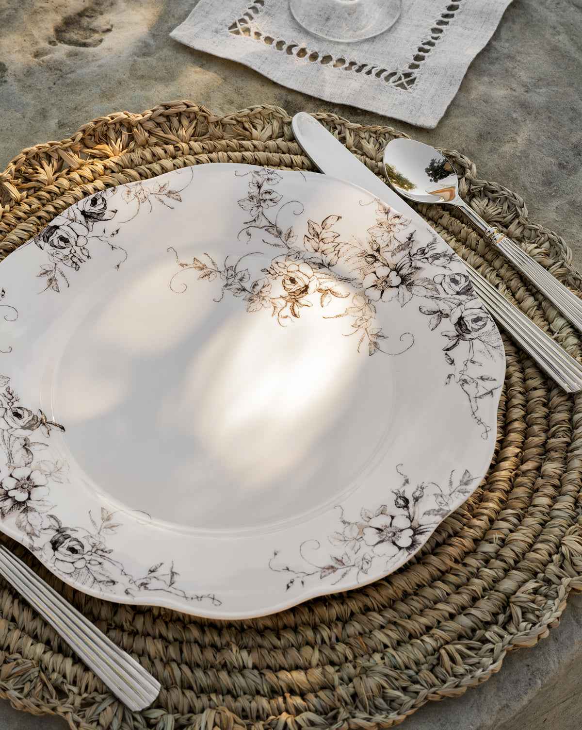 Bela Dinner Plates Set of 4 Melamine with Scalloped Edges