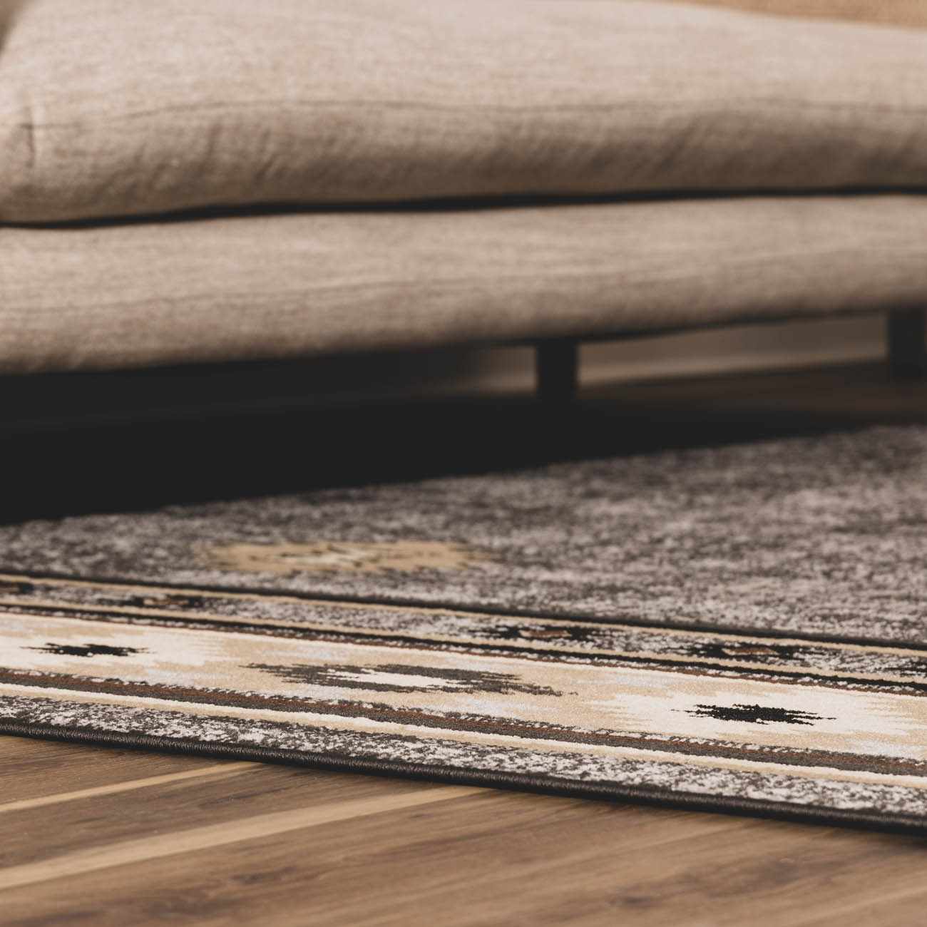 Bela Southwestern Area Rug  Aztec Diamond Pattern, 100% Polypropylene
