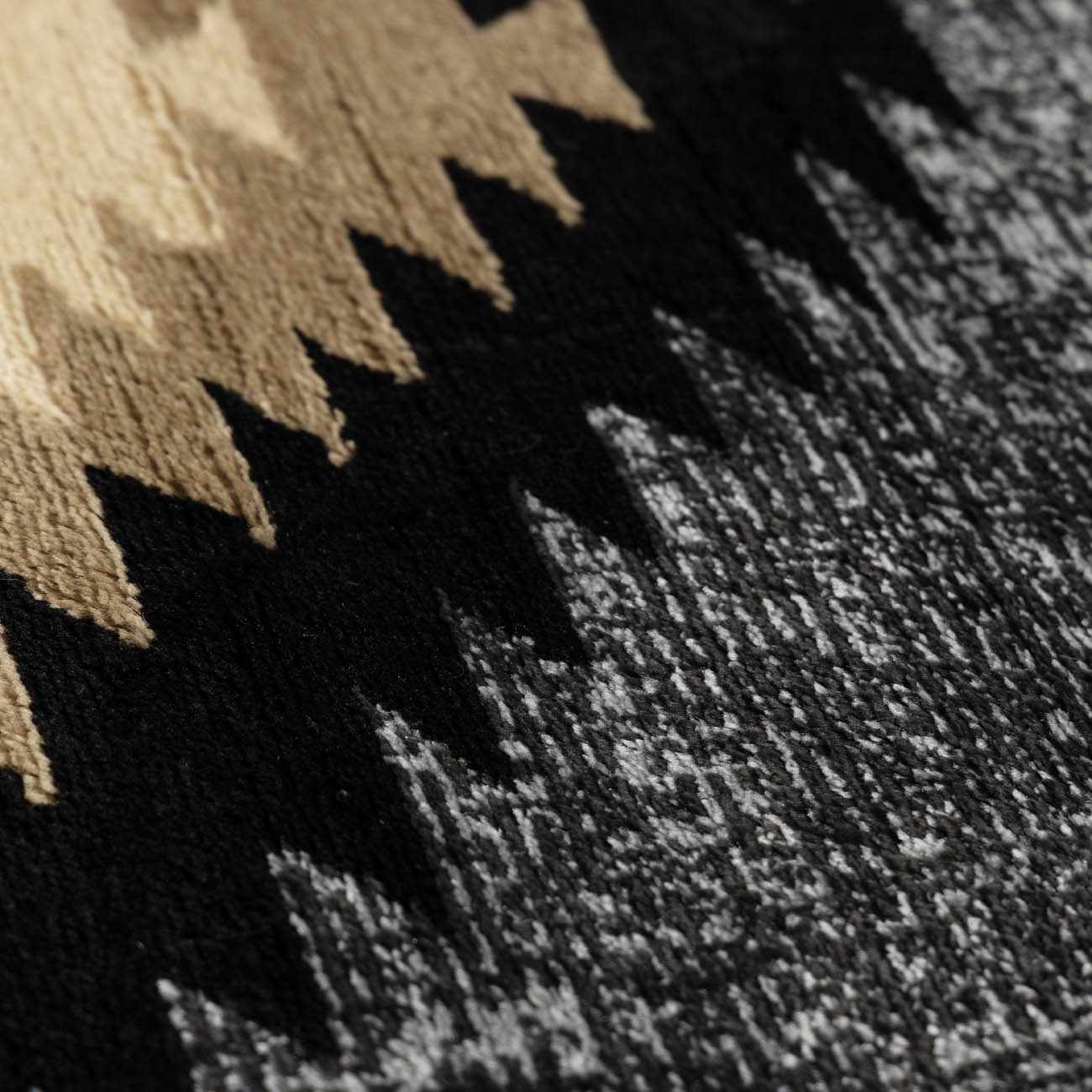Bela Southwestern Area Rug  Aztec Diamond Pattern, 100% Polypropylene