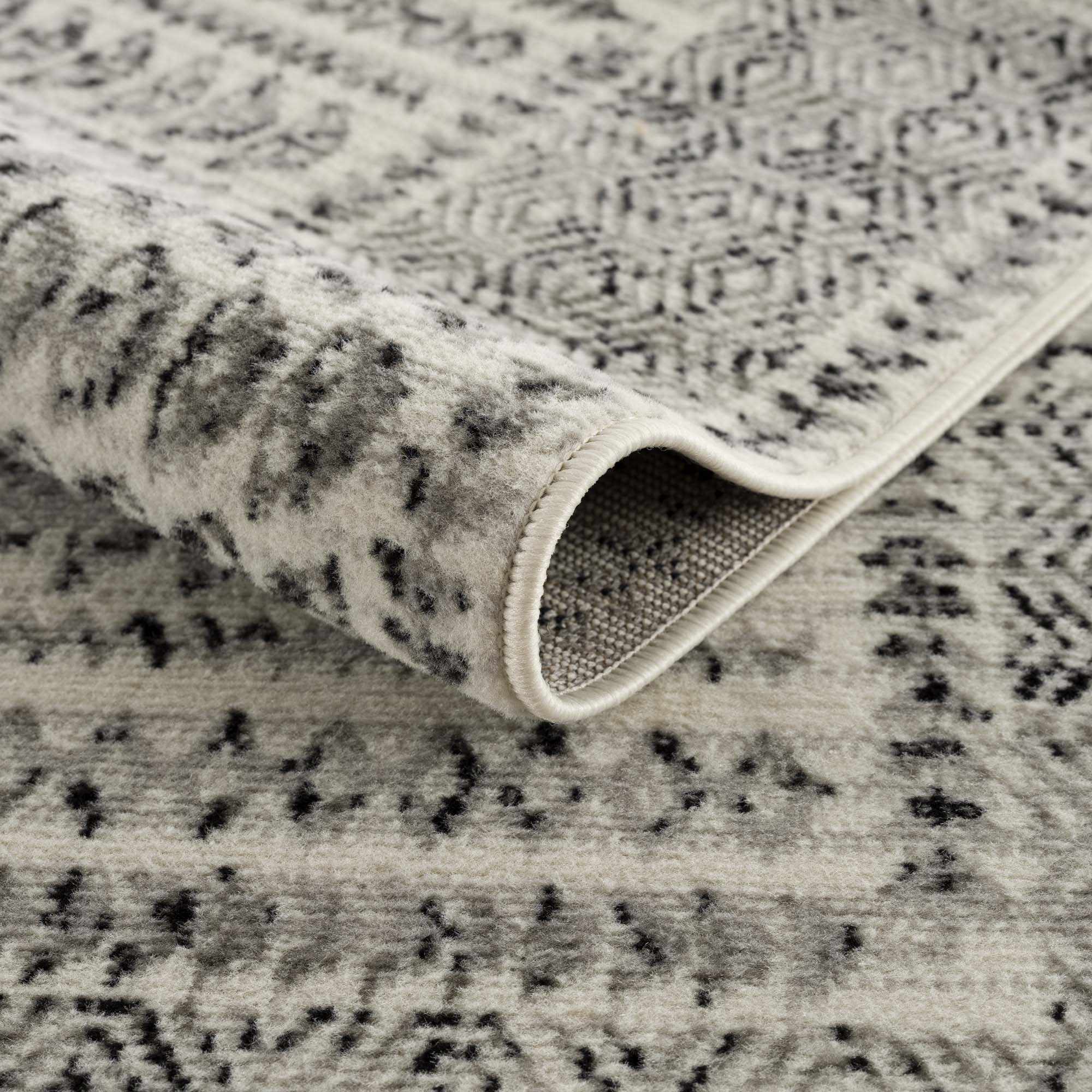 Grayson Area Rug  Machine Woven  Transitional Style  Medium Pile