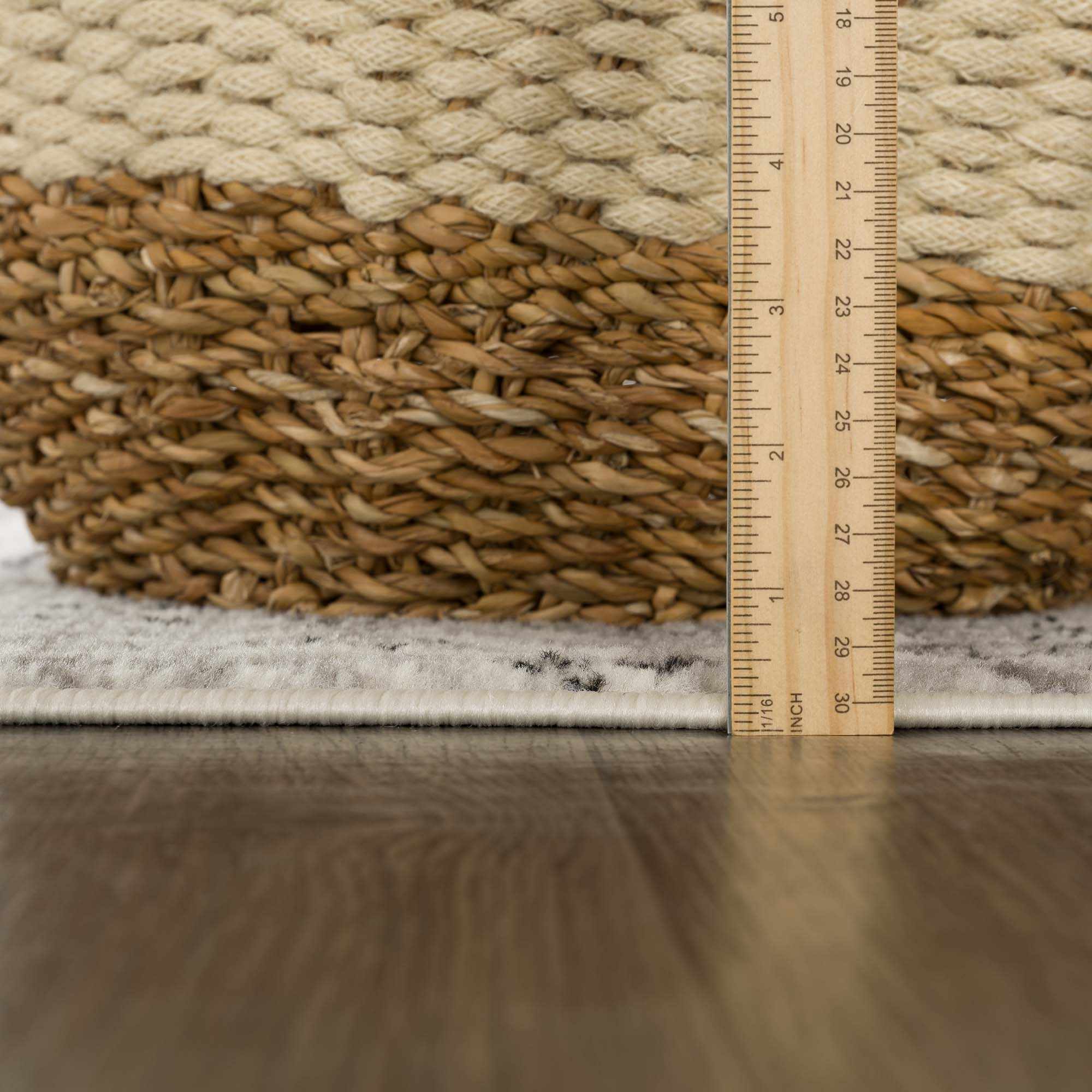 Grayson Area Rug  Machine Woven  Transitional Style  Medium Pile