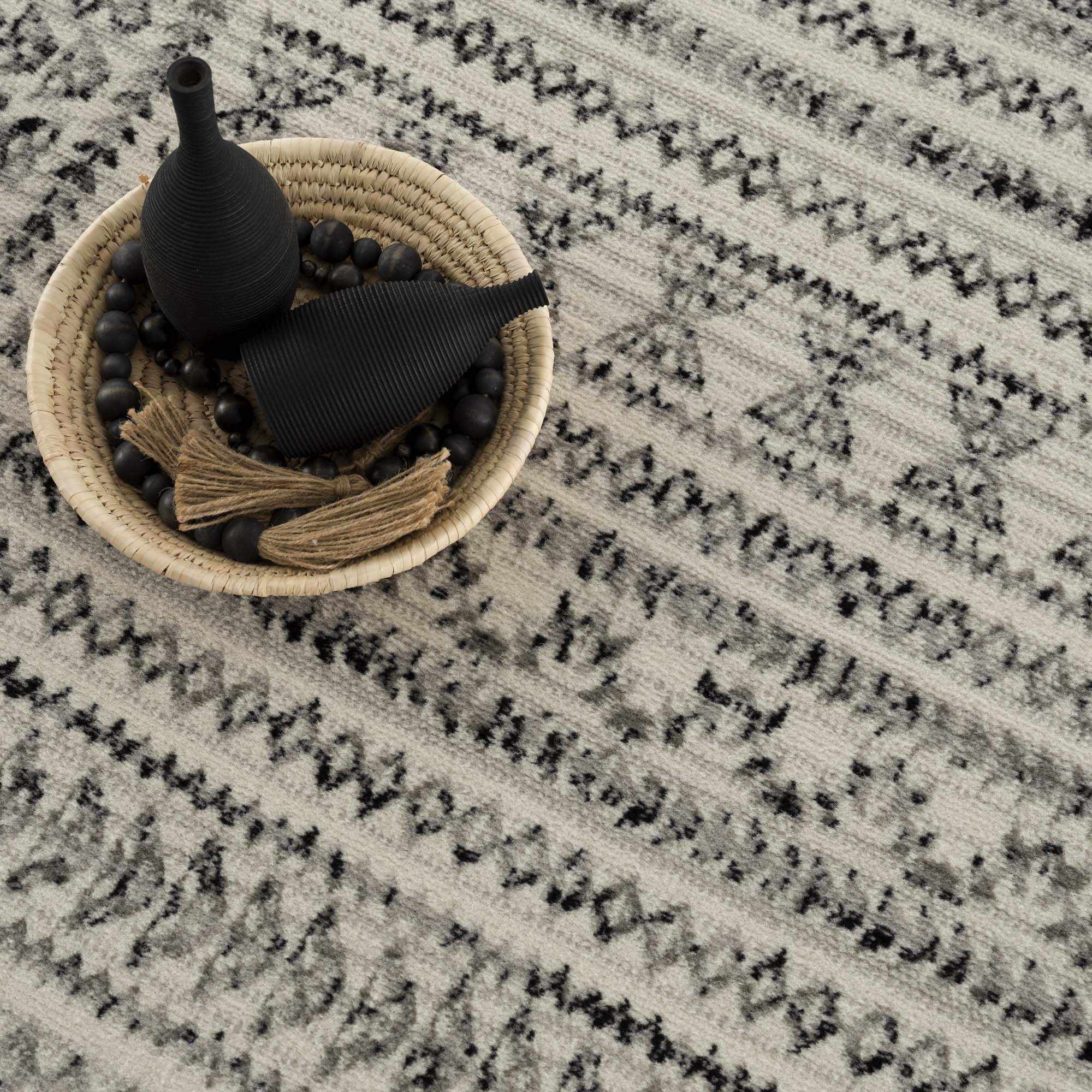 Grayson Area Rug  Machine Woven  Transitional Style  Medium Pile