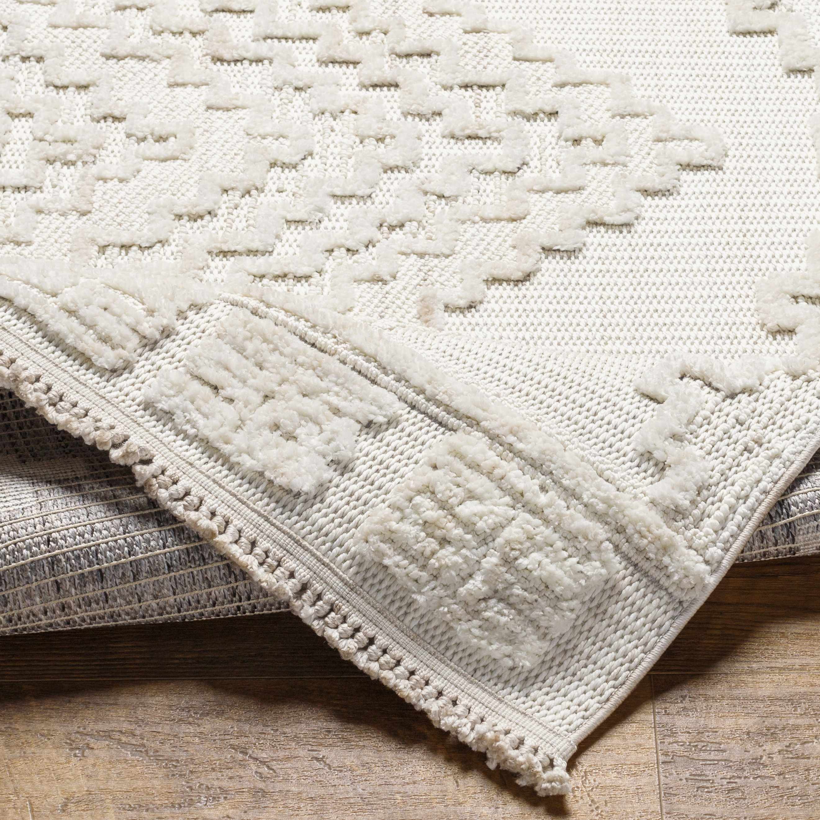 Rivo High-Low Rug  Machine Woven  Transitional Bohemian Style