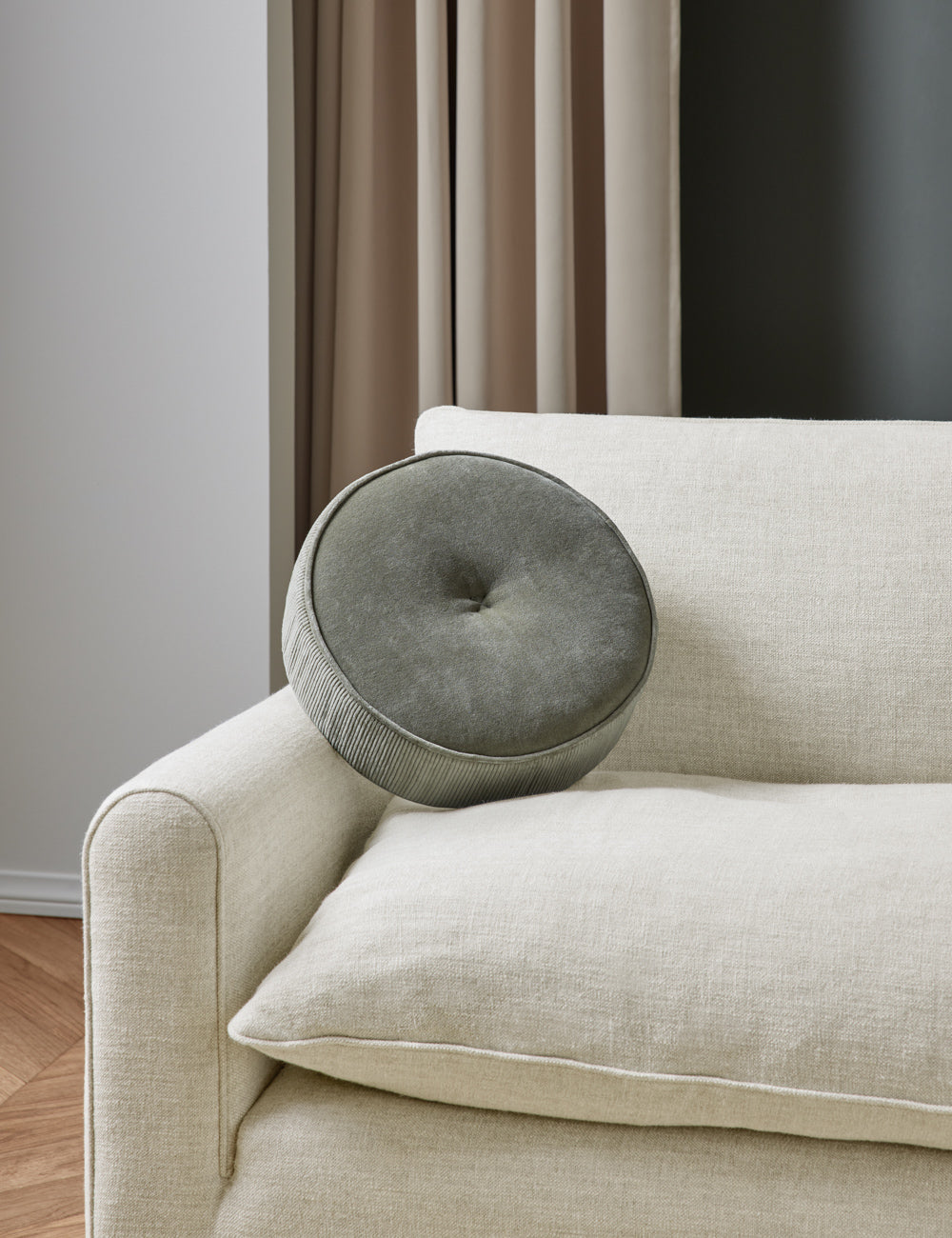 Bela Velvet Disc Pillow | Piped Edges, Ribbed Siding