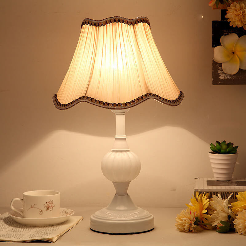 Vintage Nordic Floral Glass Table Lamp with Single Light