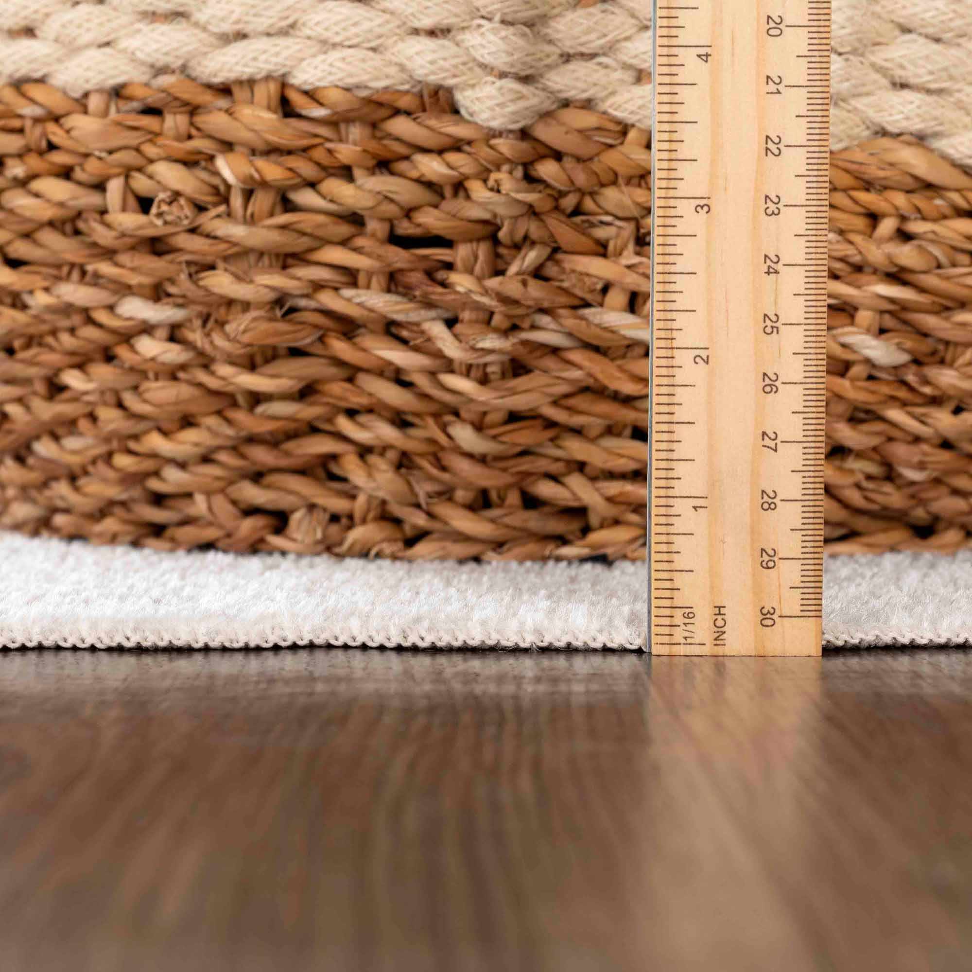 Aria Modern Rug  Machine Washable, Medium Pile Polyester