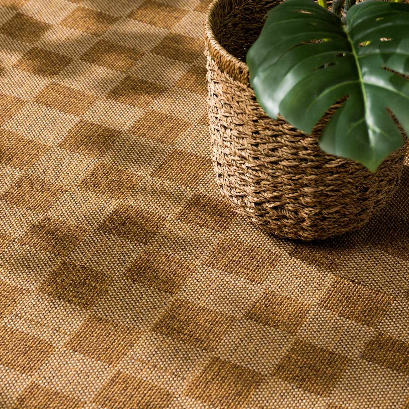 Bello Checkered Outdoor Rug 100% Polypropylene, Contemporary Style