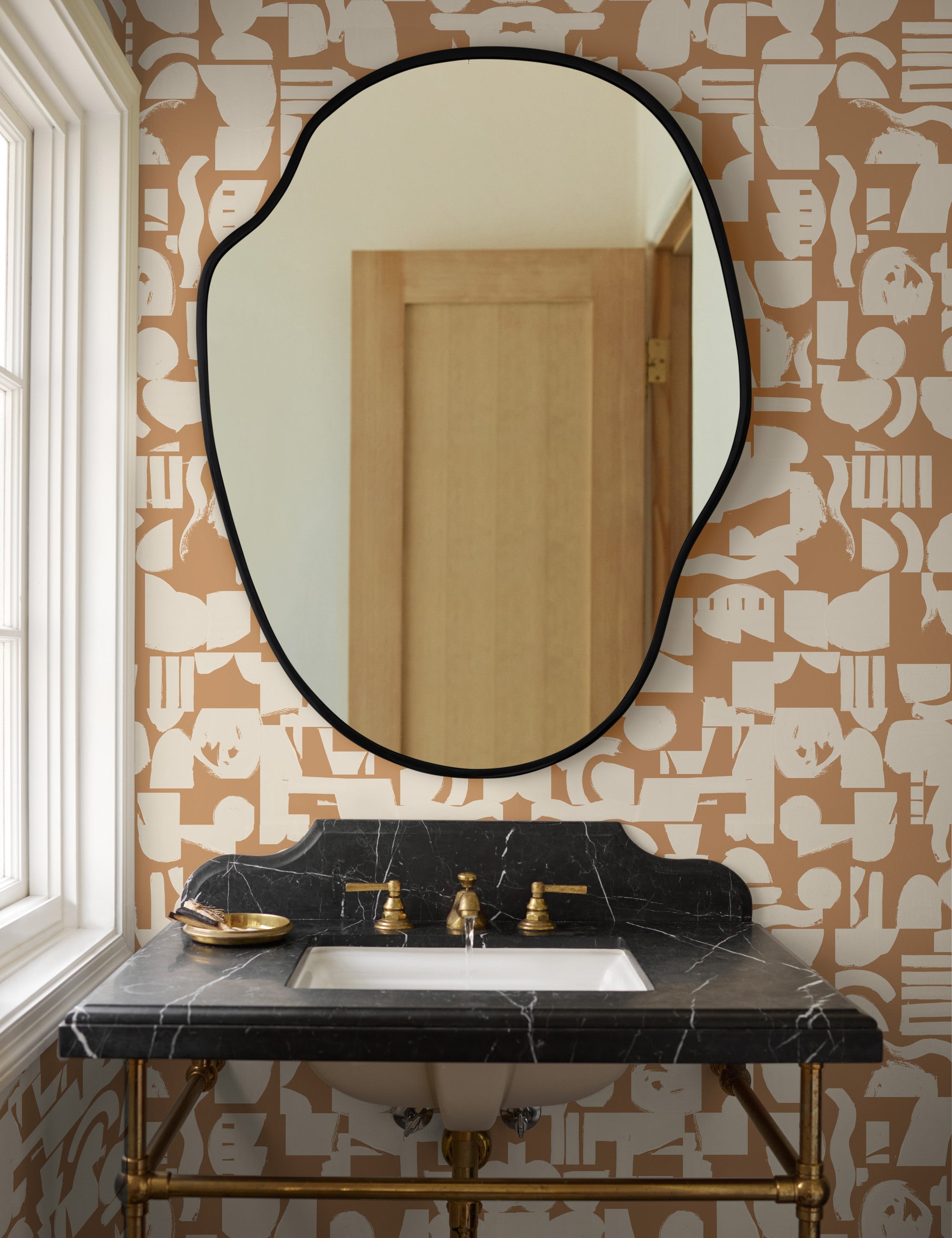 Pivo Puddle Mirror | Slim Frame, Organic Shape