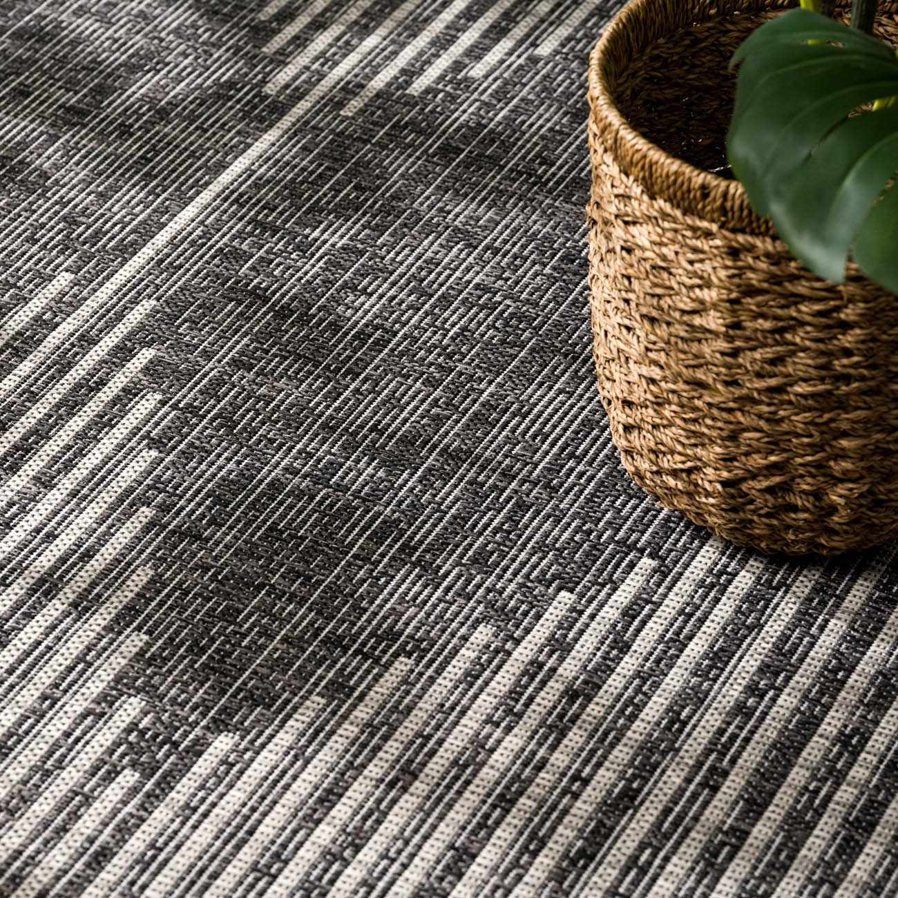 Sierra Outdoor Area Rug  Machine Woven, Easy to Clean