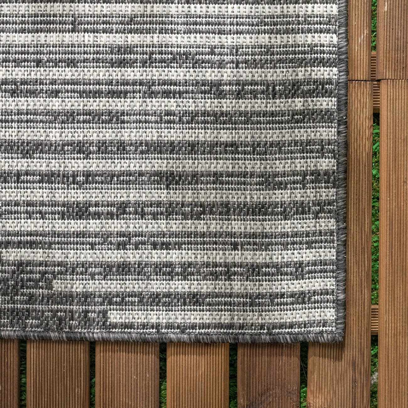 Sierra Outdoor Area Rug  Machine Woven, Easy to Clean