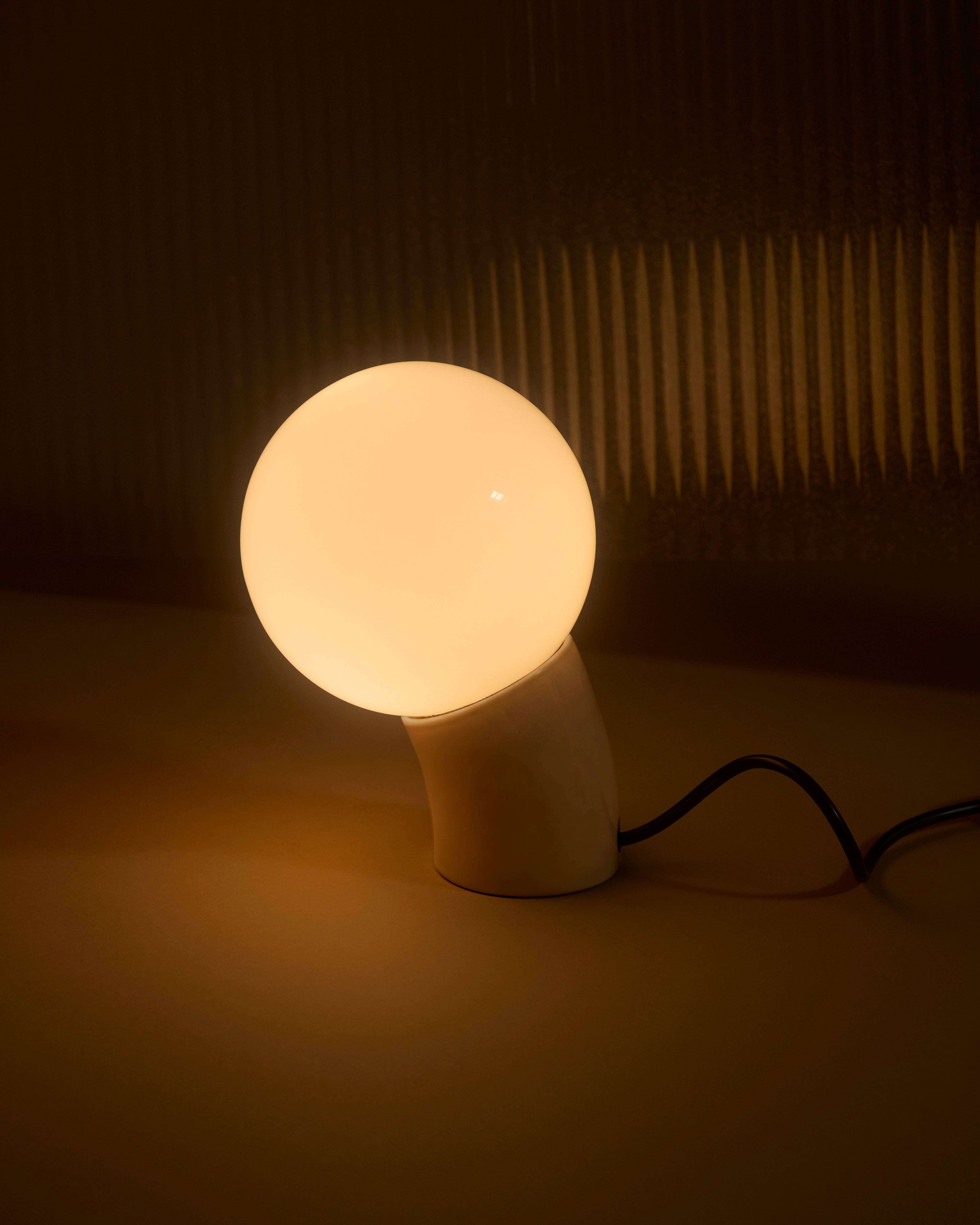 Vino Table Lamp | Curved Body, USB-C Charging
