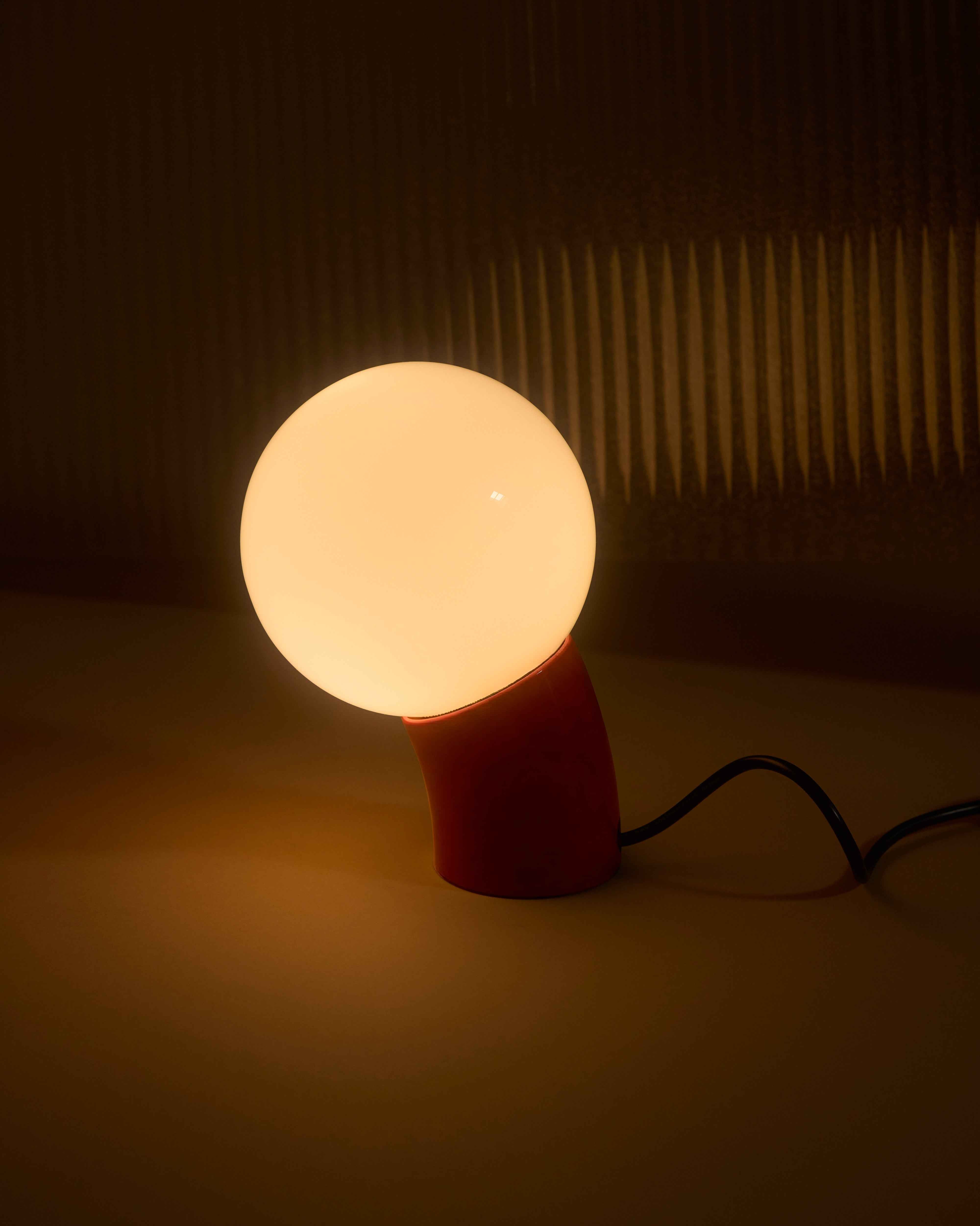 Vino Table Lamp | Curved Body, USB-C Charging