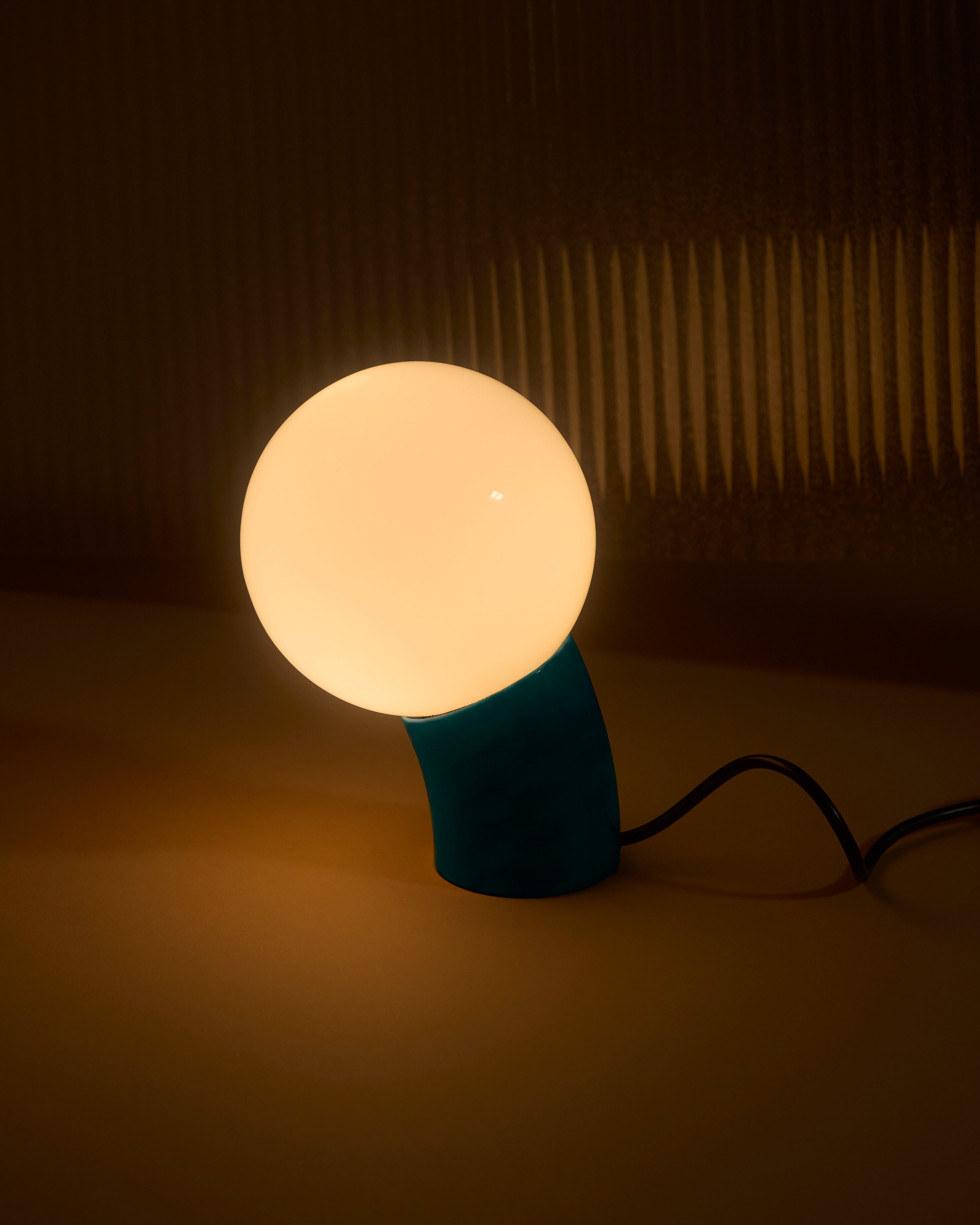 Vino Table Lamp | Curved Body, USB-C Charging