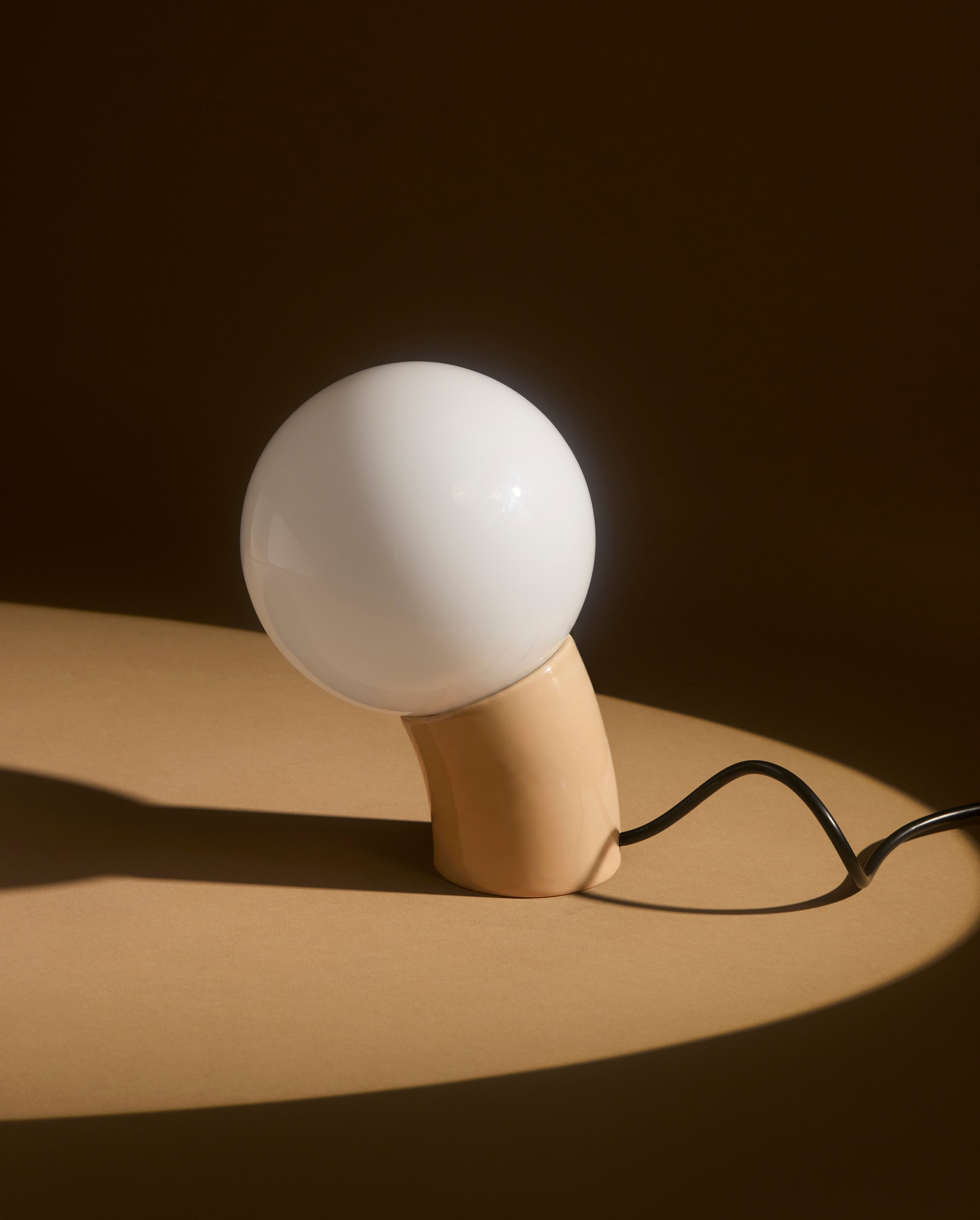 Vino Table Lamp | Curved Body, USB-C Charging