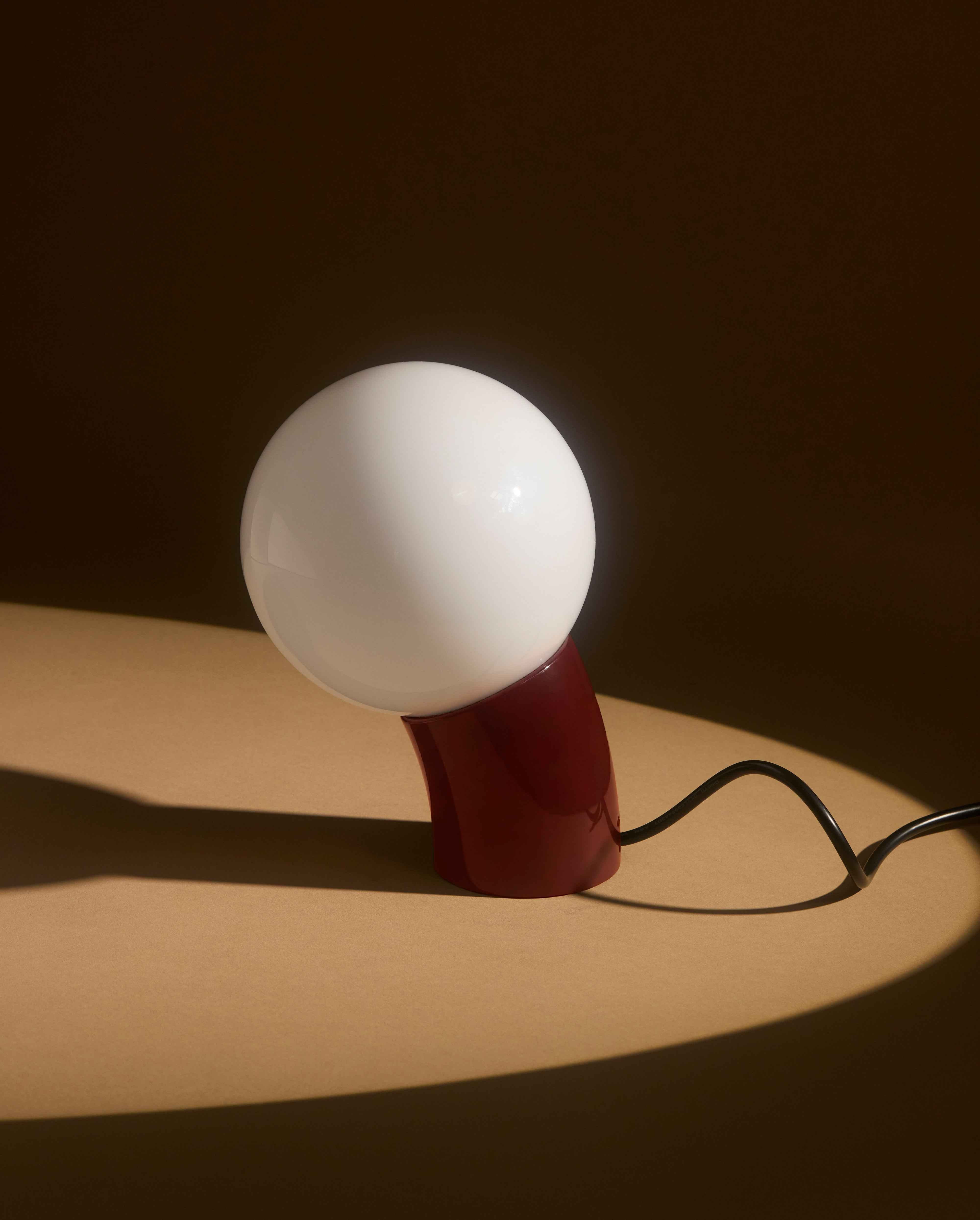 Vino Table Lamp | Curved Body, USB-C Charging