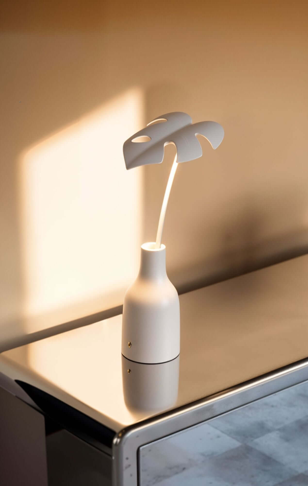 Bela Leaf Light Table Lamp | Dimmable LED, Resin & Metal