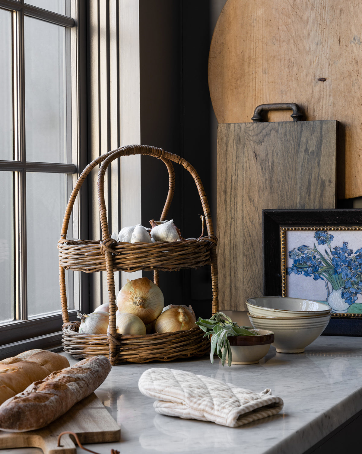 Bela Serving Board  Solid Oak with Hand-Carved Handles