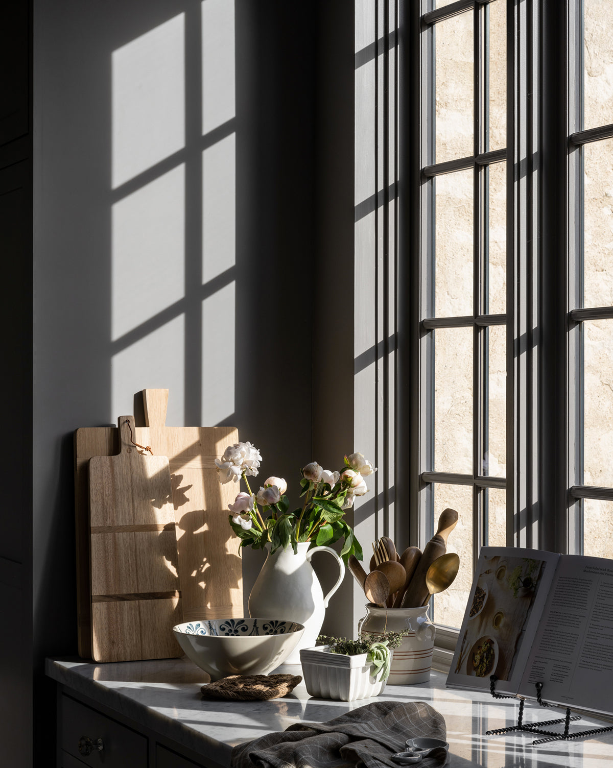 Bello Striped Crock Ceramic Tapered Neck, Neutral Base