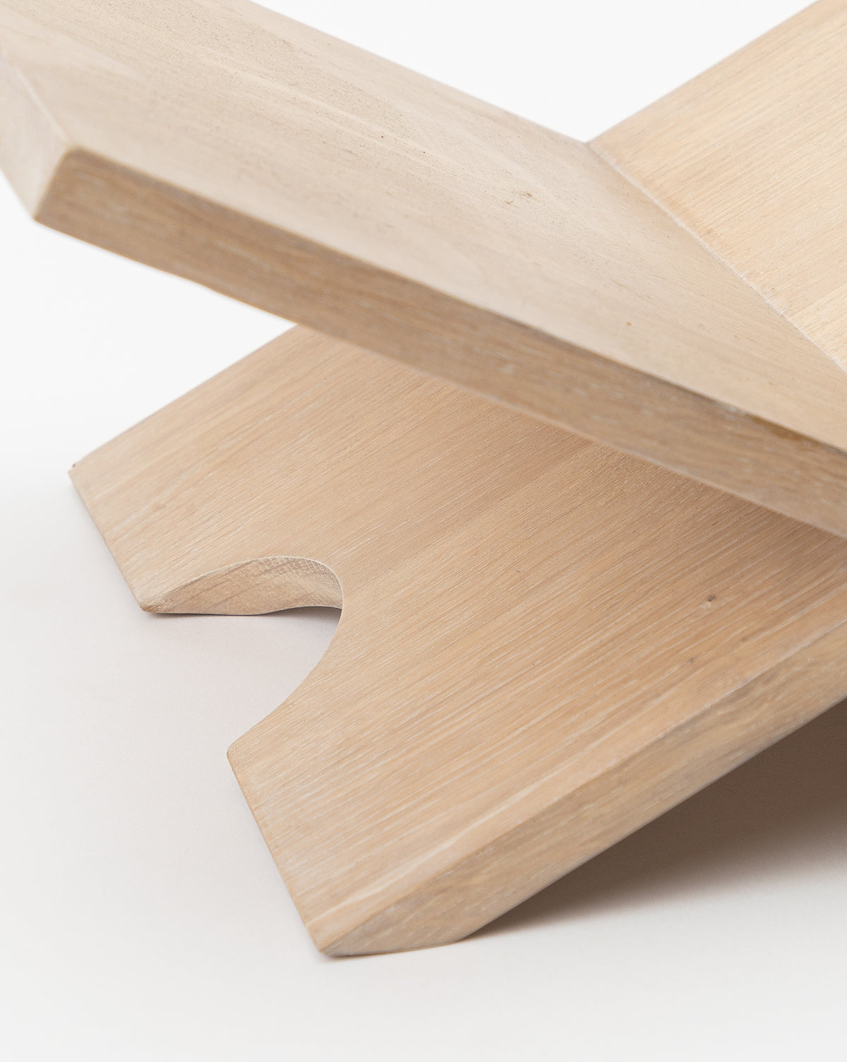 Bela Wooden Book Display  Oak Wood, Versatile Design