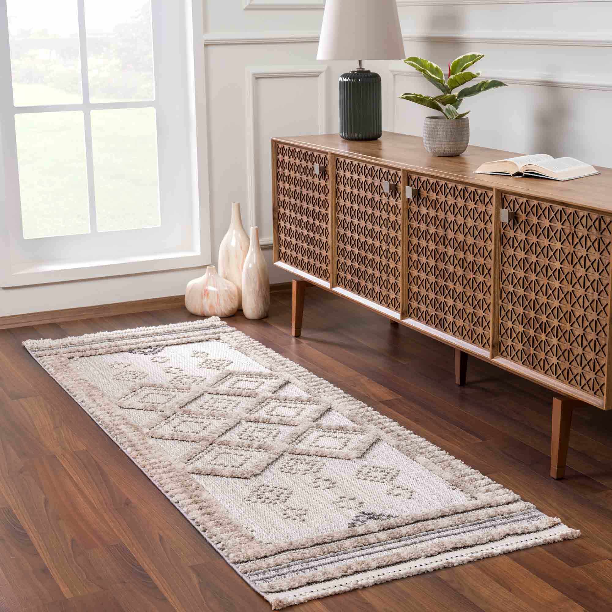 Amara High-Low Rug  Machine Woven  100% Polyester  Transitional