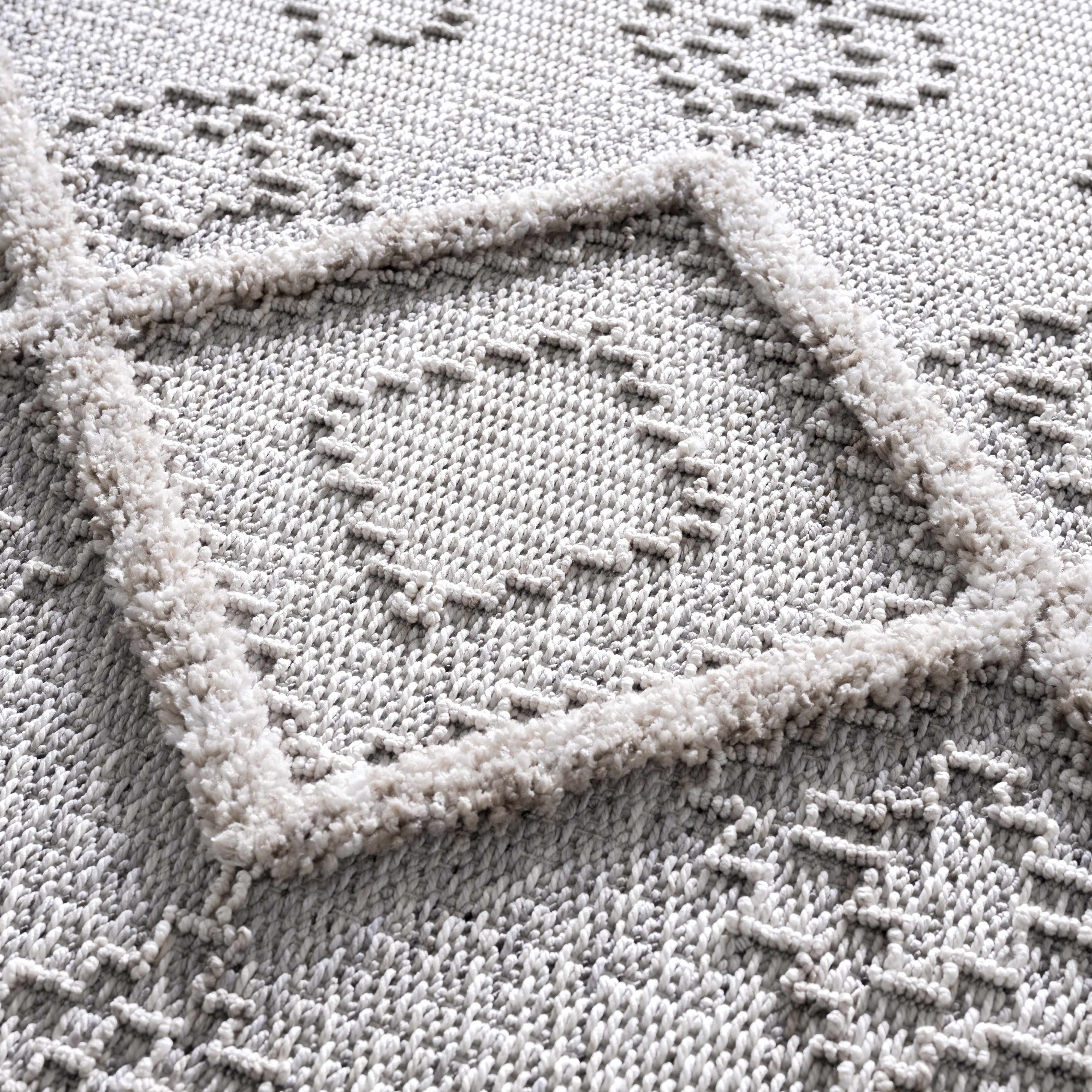 Amara High-Low Rug  Machine Woven  100% Polyester  Transitional