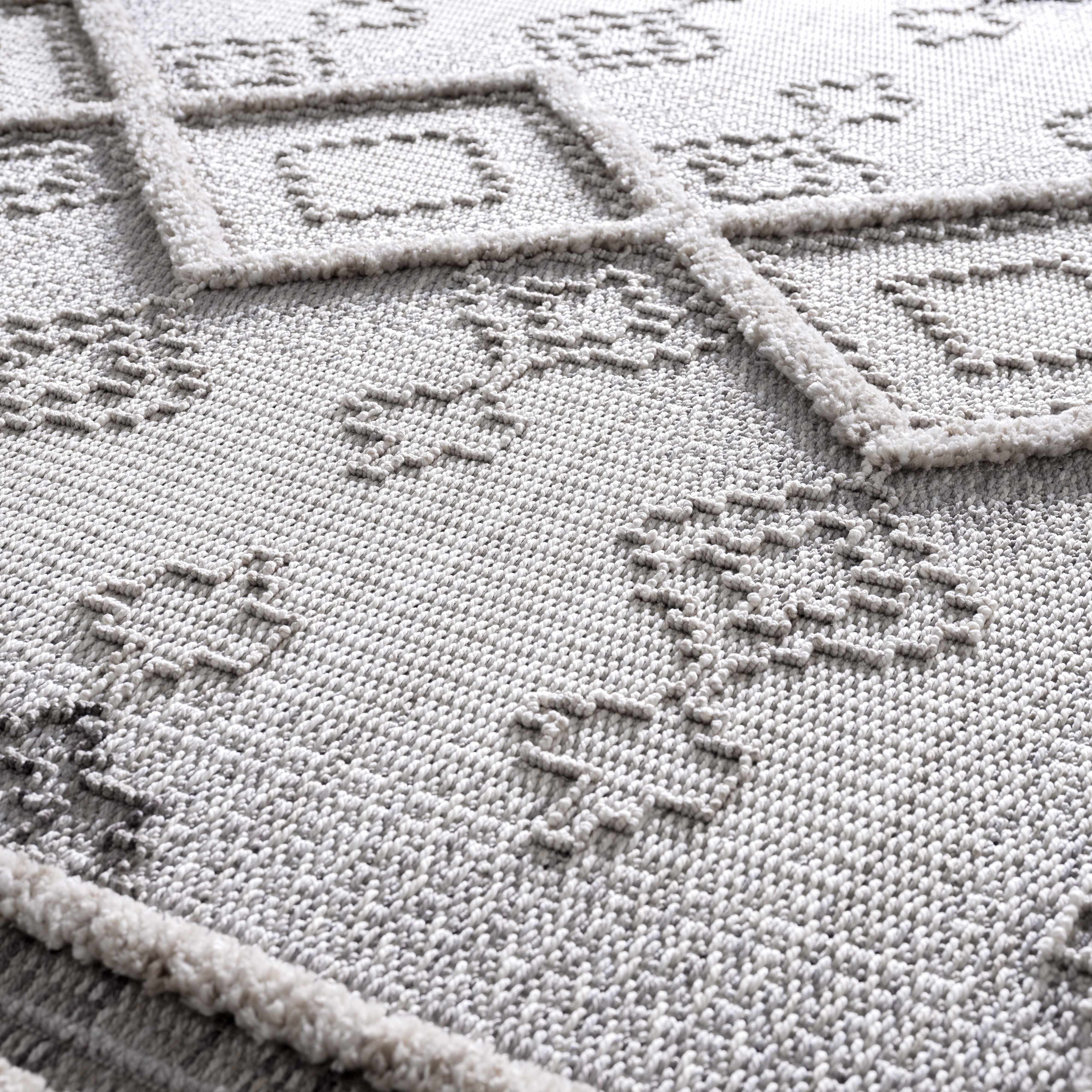 Amara High-Low Rug  Machine Woven  100% Polyester  Transitional