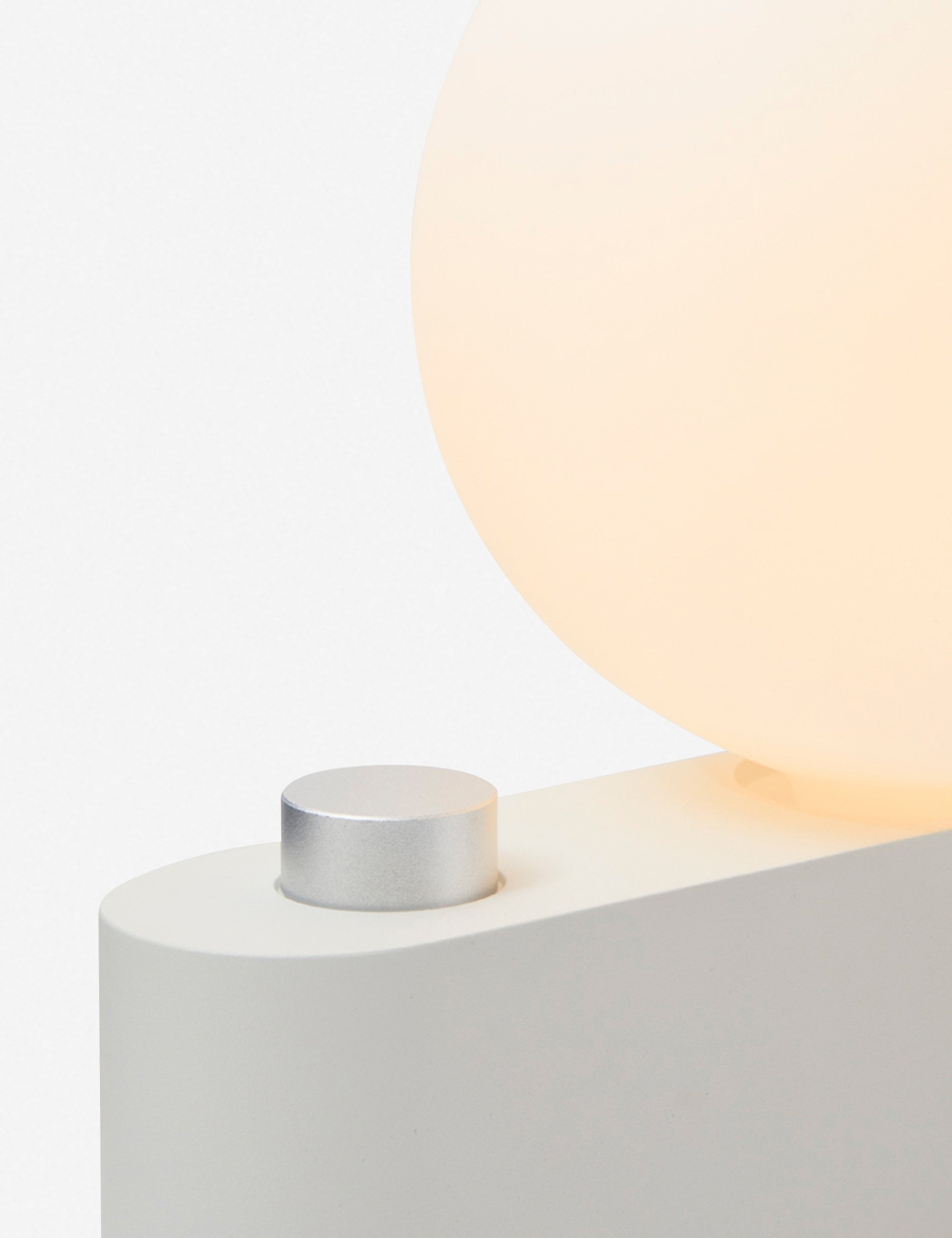 Aero Table Lamp | Lightweight Aluminum, Modern Design