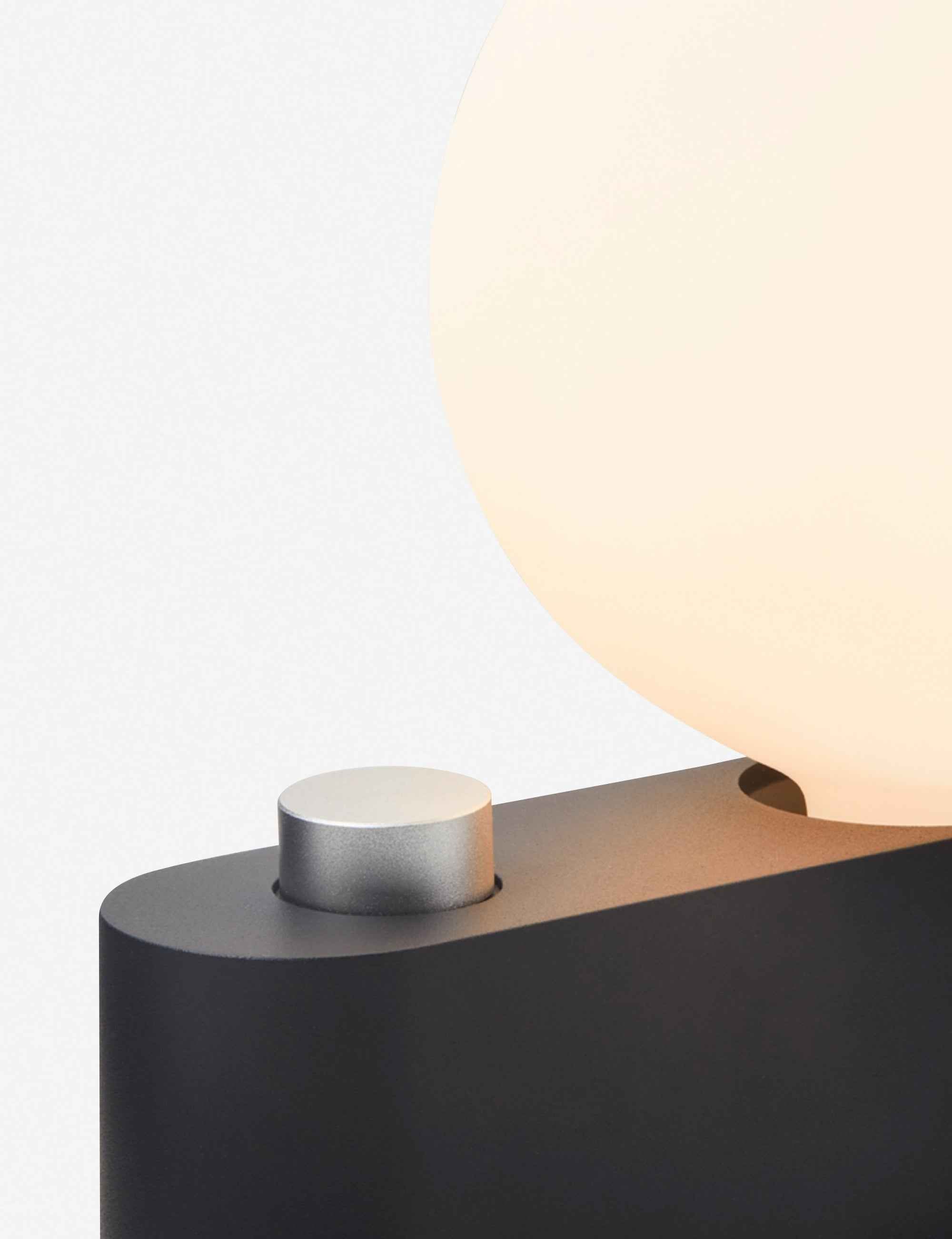 Aero Table Lamp | Lightweight Aluminum, Modern Design