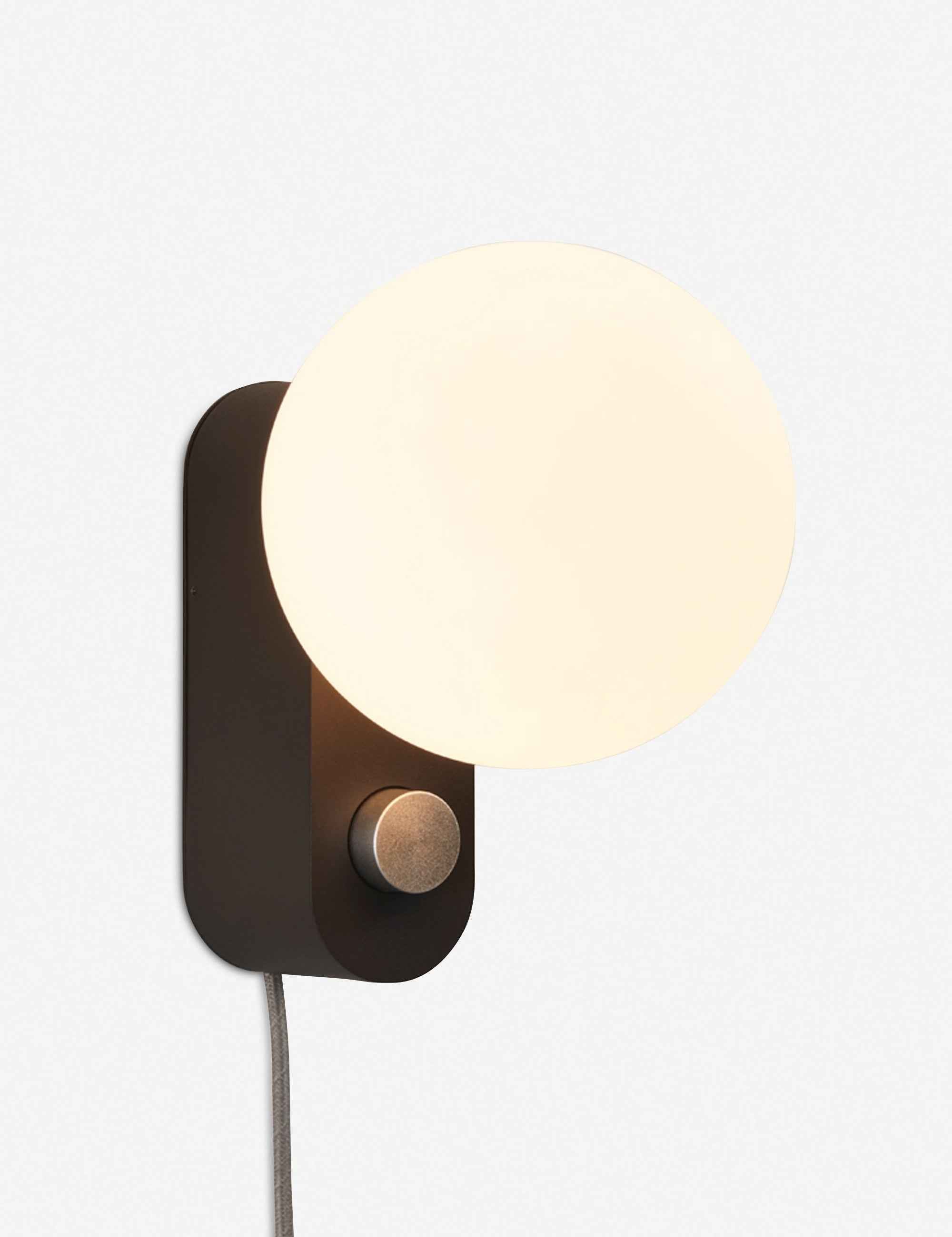 Aero Table Lamp | Lightweight Aluminum, Modern Design