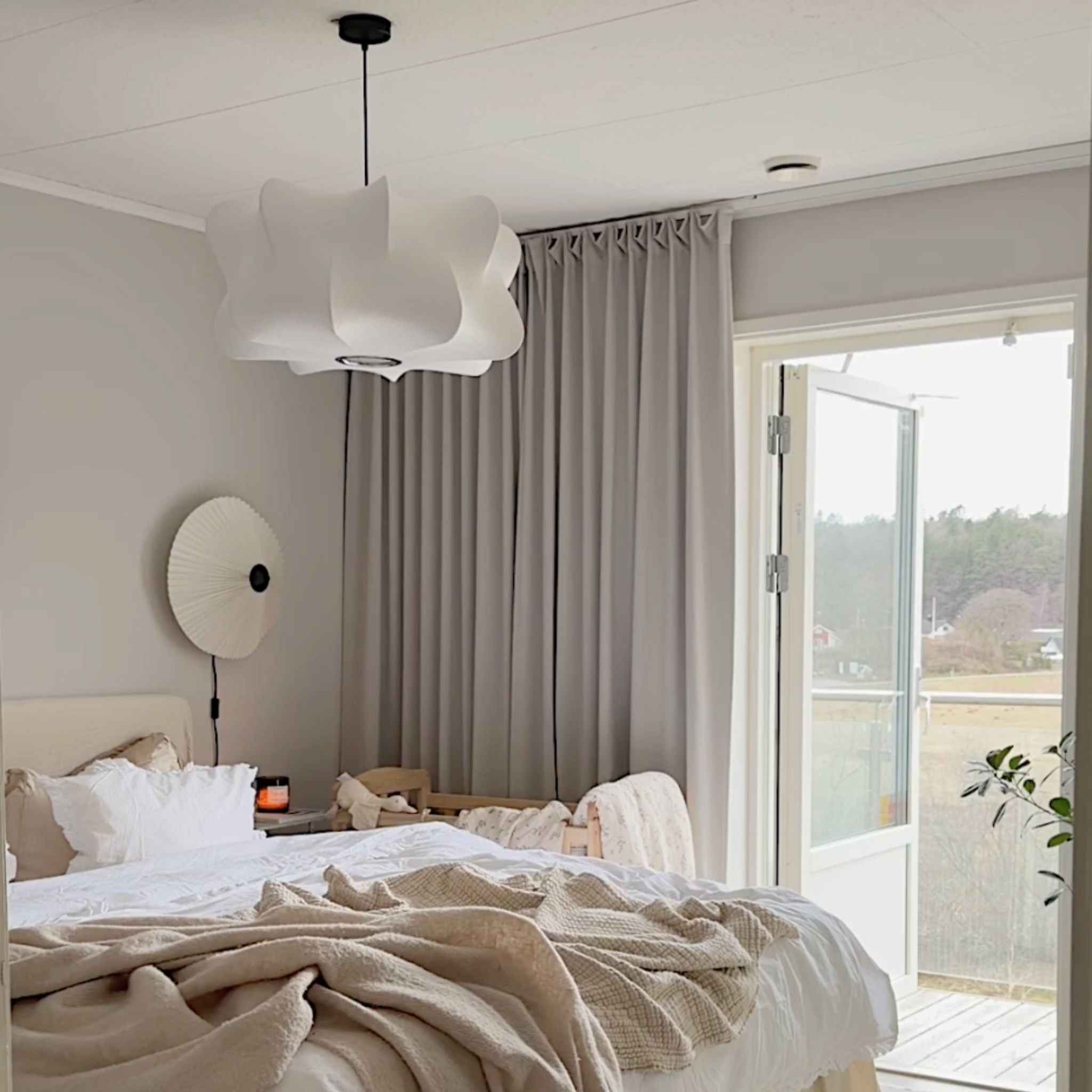 Bela Ceiling Lamp | Sculptural White Cocoon, Adjustable Suspension