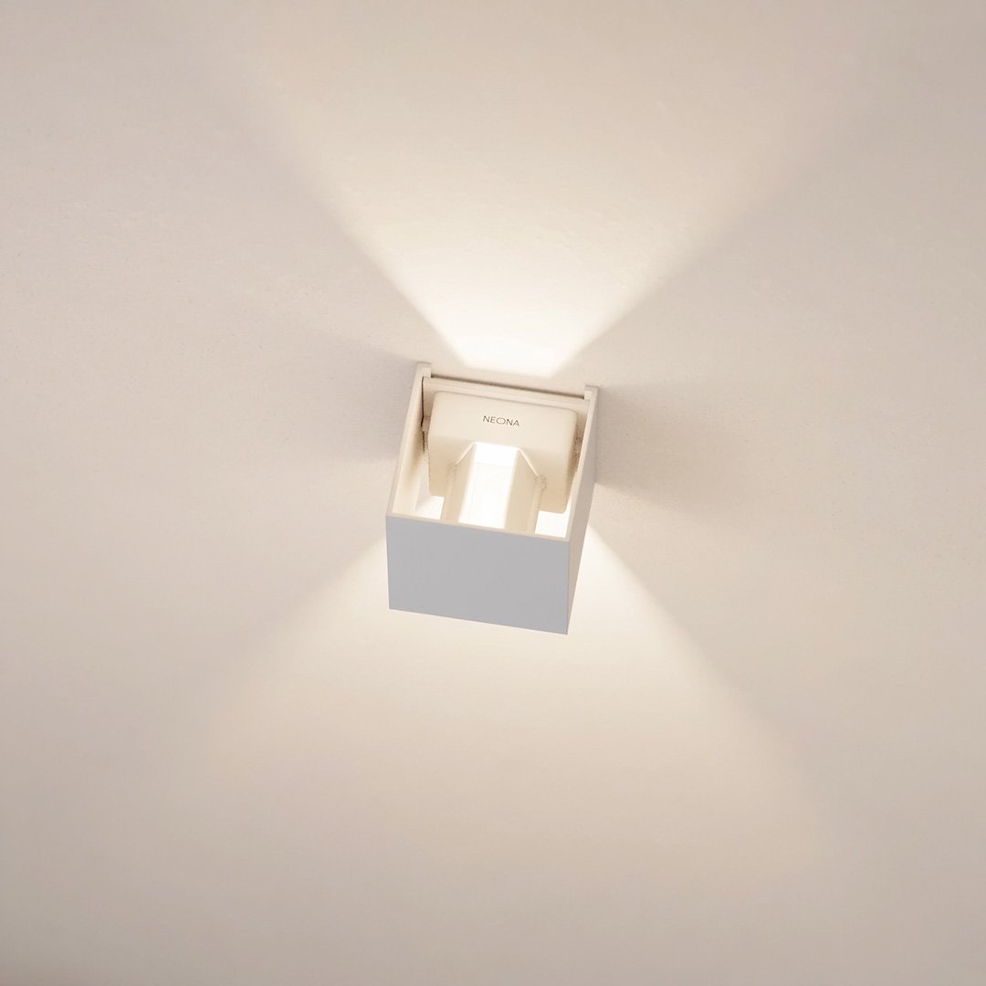 Xeno LED Wall Light | Adjustable Flaps, Warm White Light