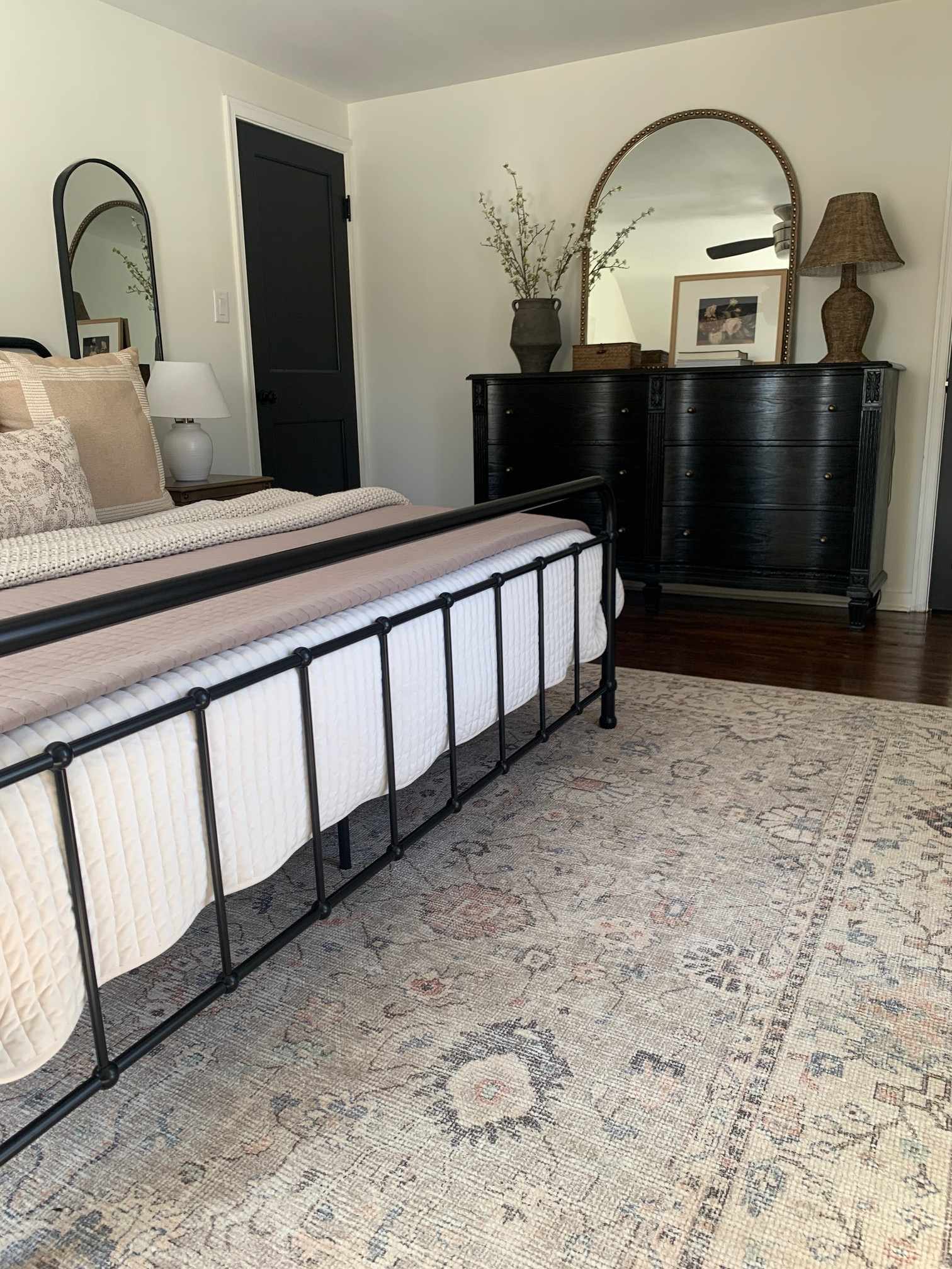 Bela Area Rug  Machine Woven  Medium Pile  Traditional Style