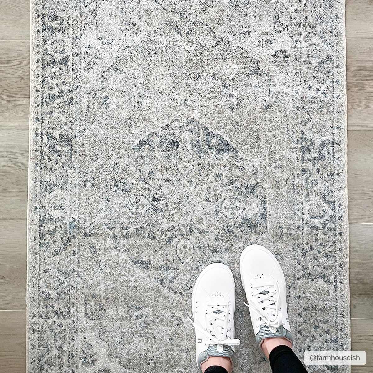 Rudo Washable Rug  Machine Woven  Medium Pile  Traditional Style