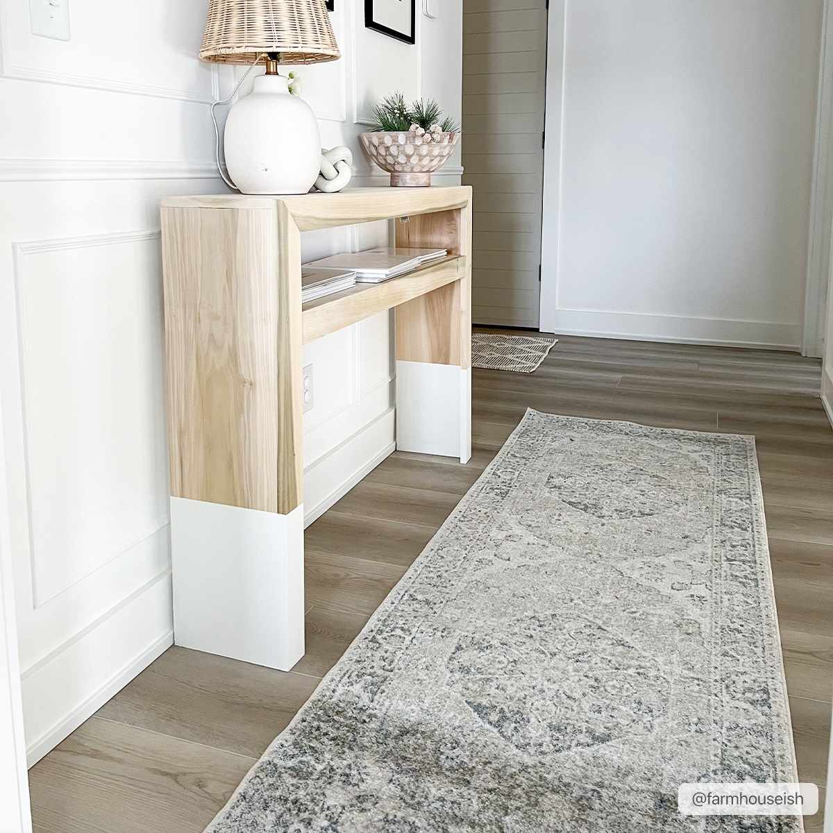 Rudo Washable Rug  Machine Woven  Medium Pile  Traditional Style