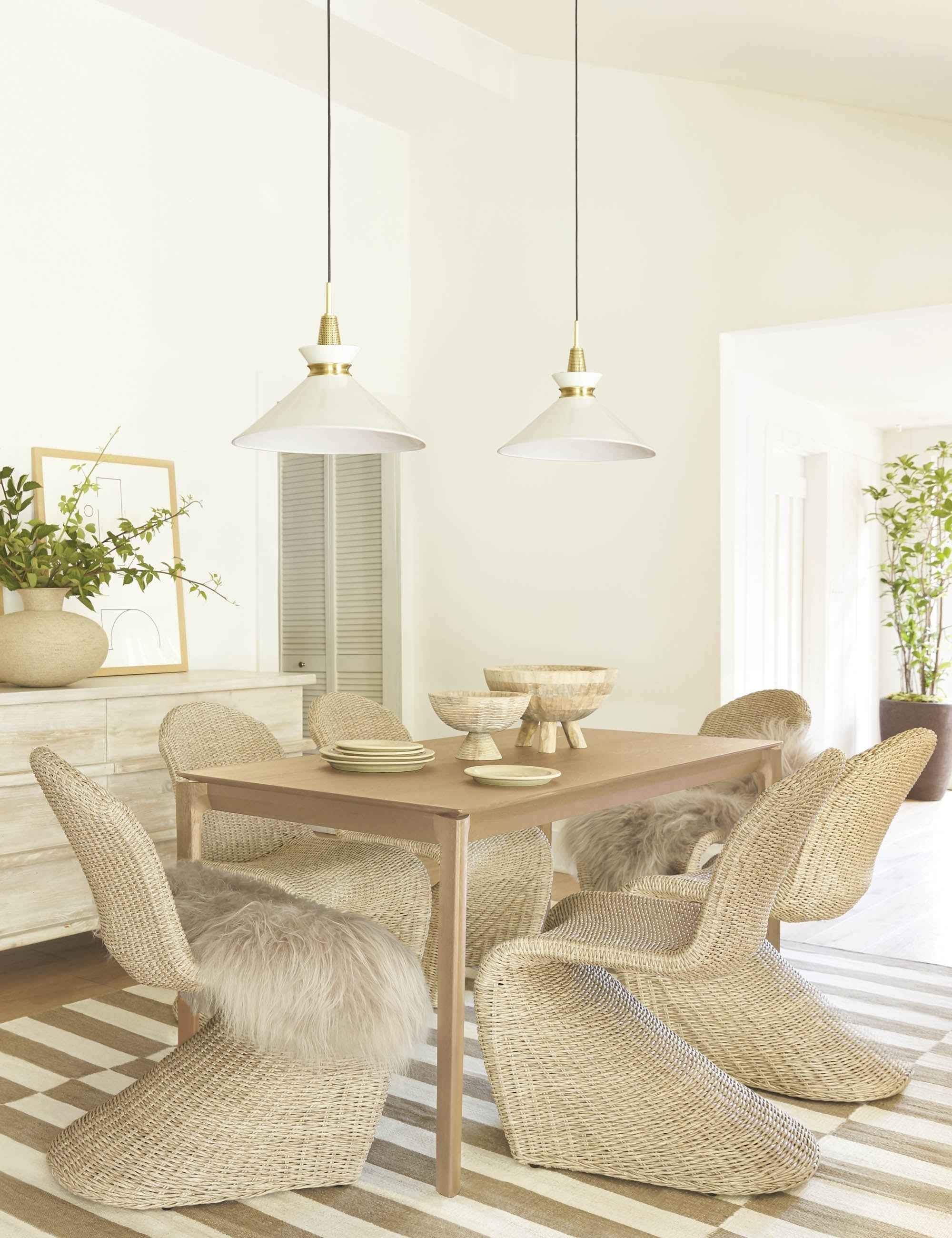 Kleo Pendant Light | White Lacquered Finish, Aged Brass Hardware